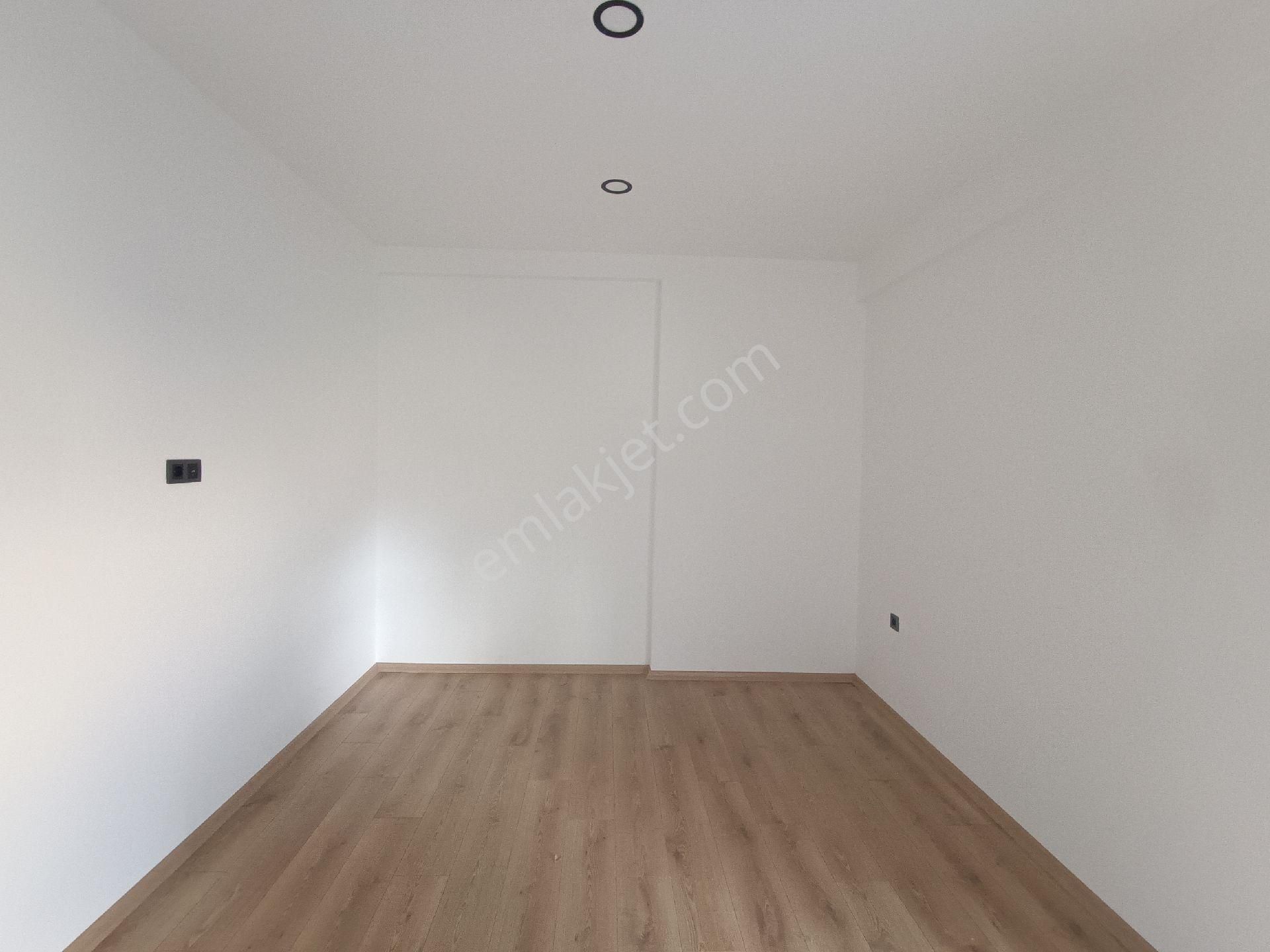 Kuşadası Merkezde 3+1 Kapaliı Mutfak Geniş Ferah Daire - Görsel 15