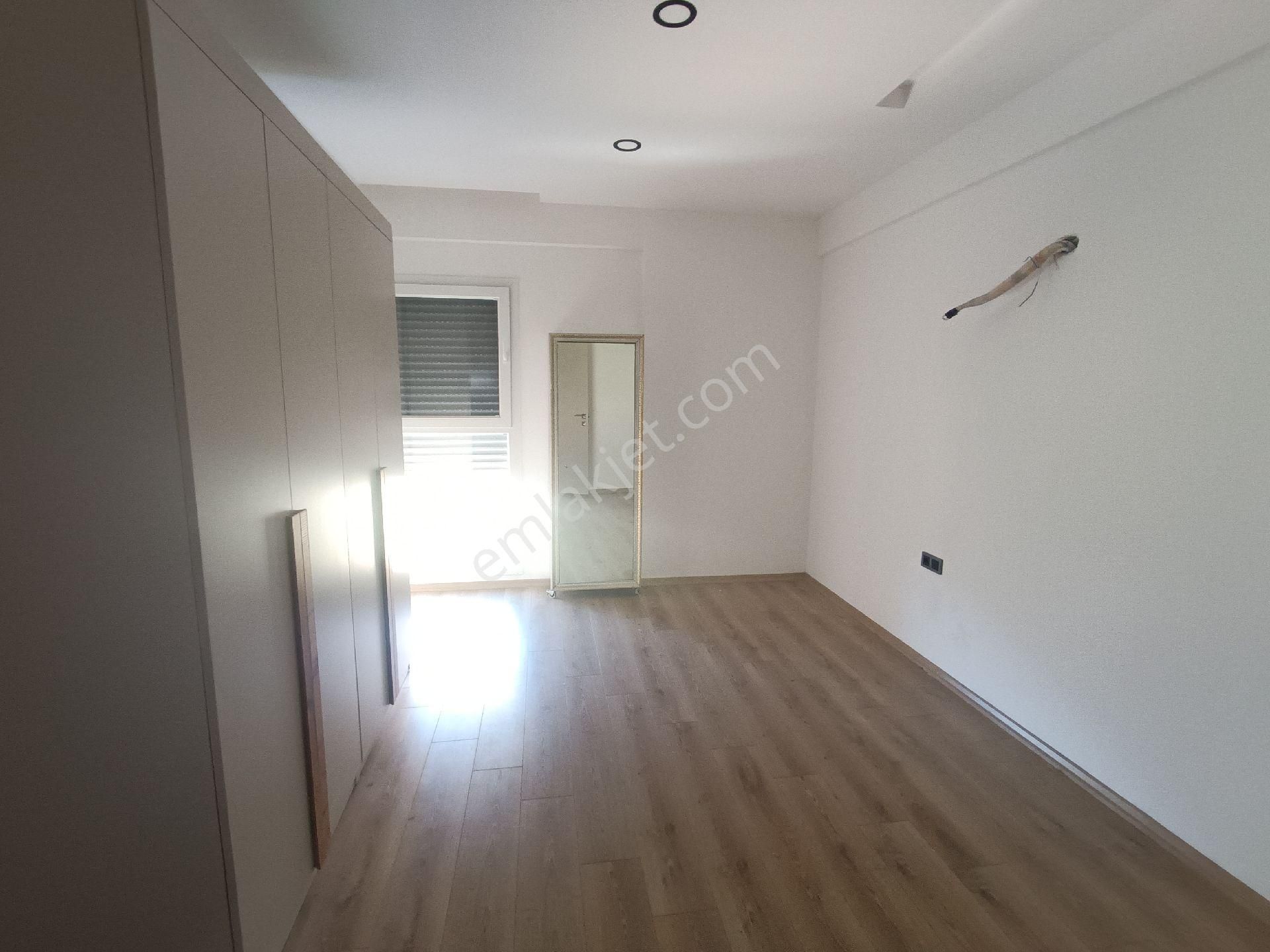 Kuşadası Merkezde 3+1 Kapaliı Mutfak Geniş Ferah Daire - Görsel 22