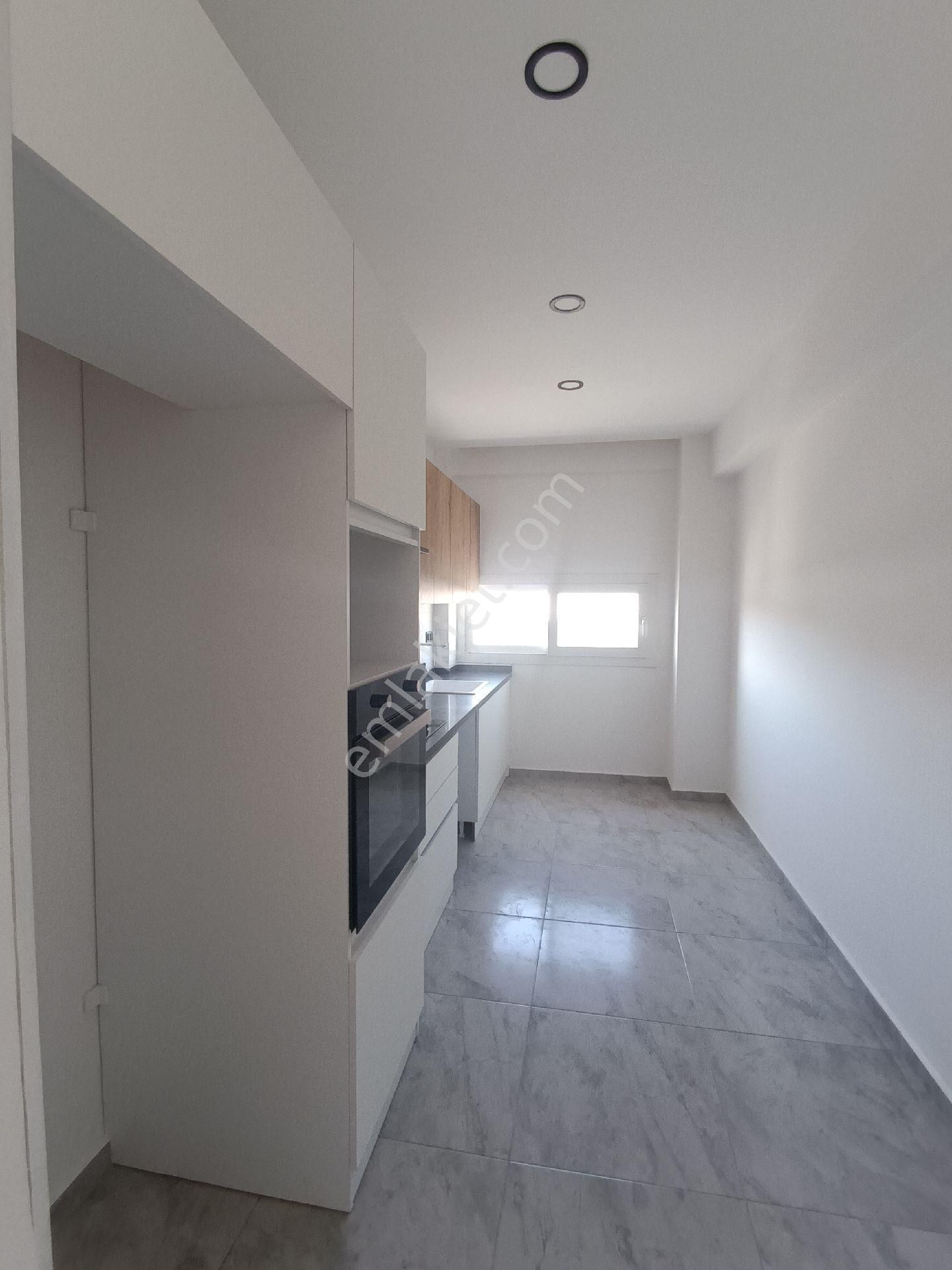 Kuşadası Merkezde 3+1 Kapaliı Mutfak Geniş Ferah Daire - Görsel 10