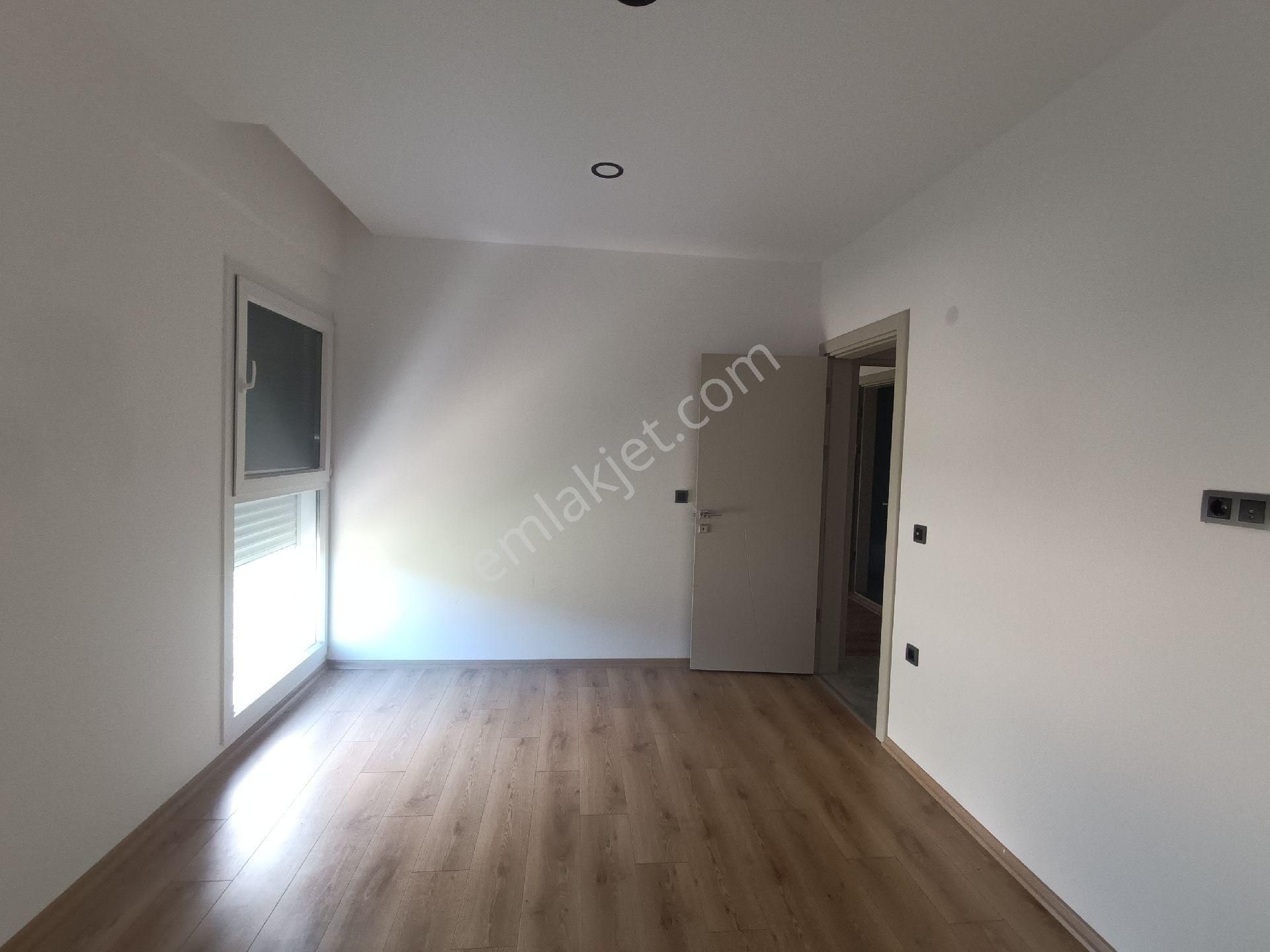 Kuşadası Merkezde 3+1 Kapaliı Mutfak Geniş Ferah Daire - Görsel 18