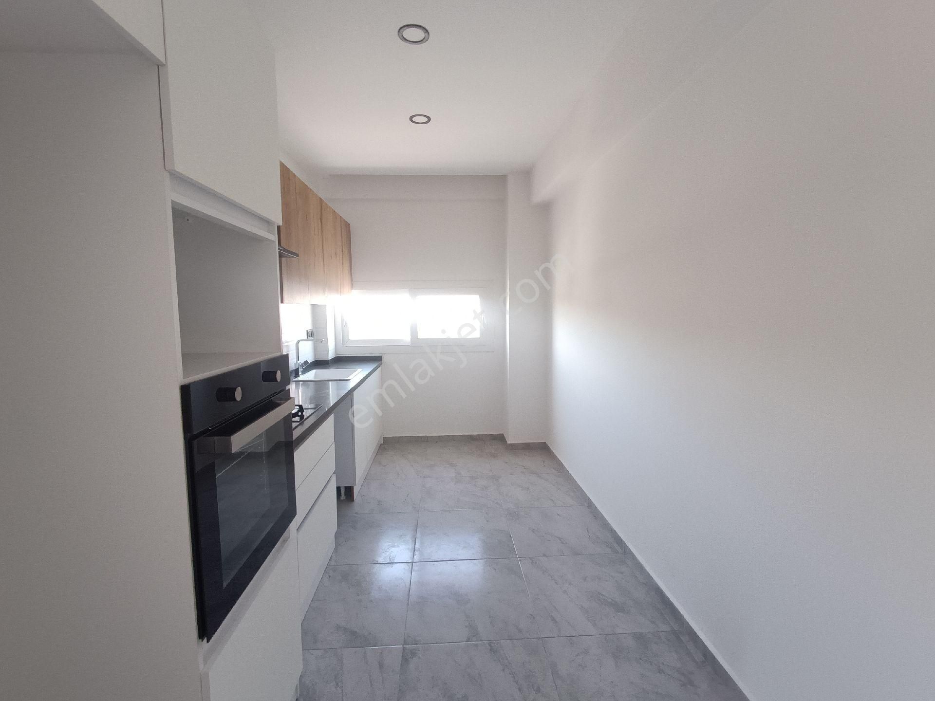 Kuşadası Merkezde 3+1 Kapaliı Mutfak Geniş Ferah Daire - Görsel 7