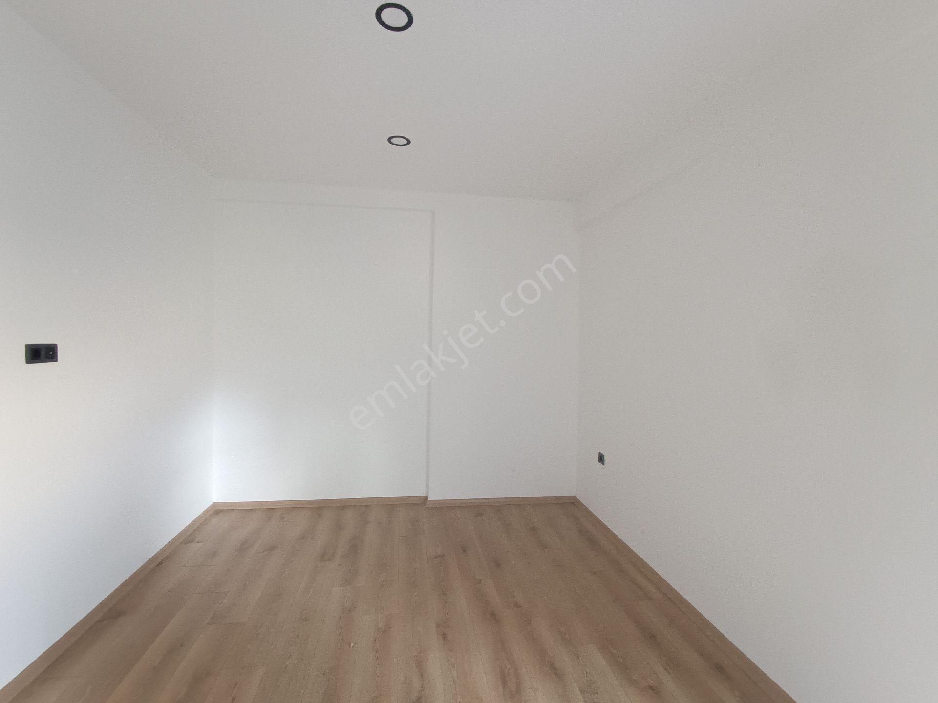 Kuşadası Merkezde 3+1 Kapaliı Mutfak Geniş Ferah Daire - Görsel 16