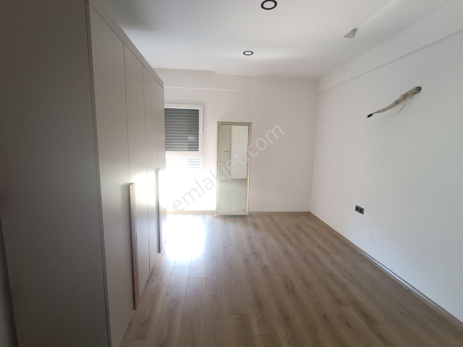 Kuşadası Merkezde 3+1 Kapaliı Mutfak Geniş Ferah Daire - Görsel 23