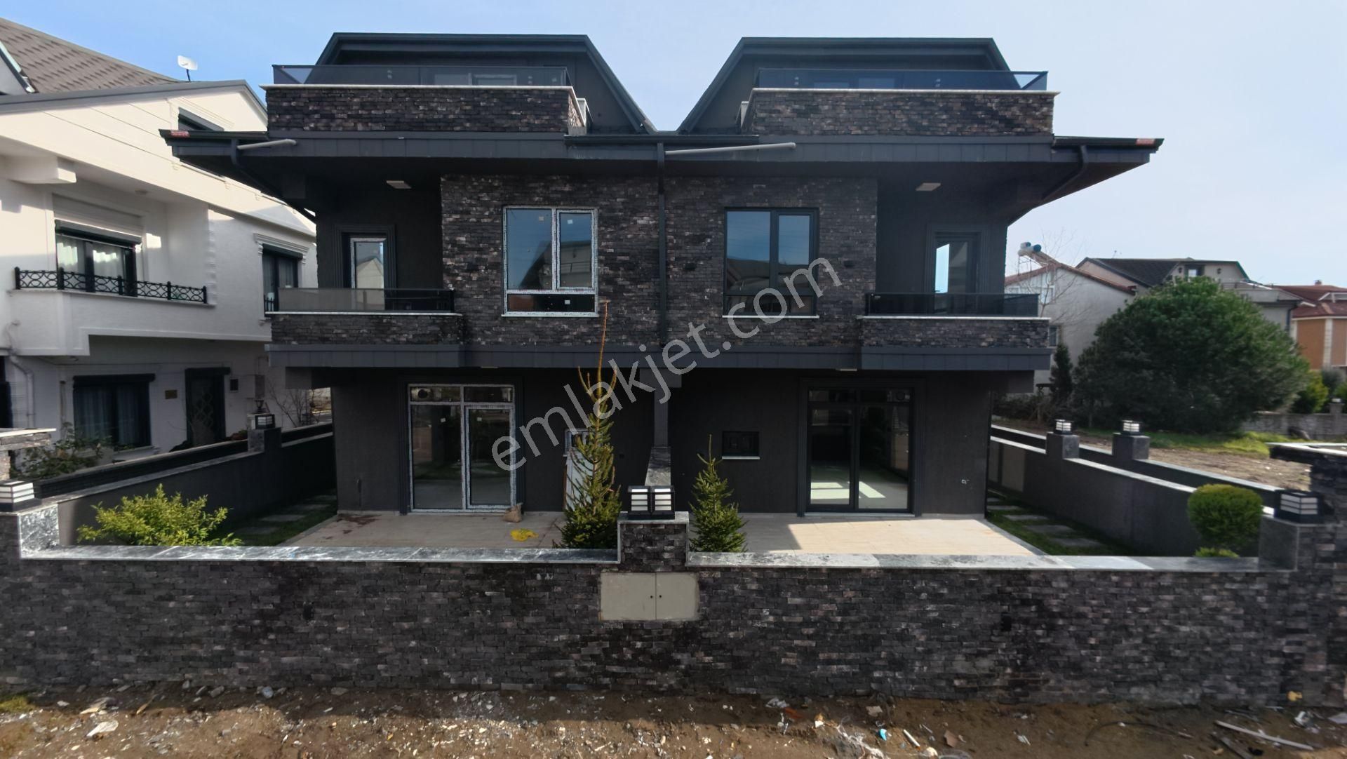 Kocaali’de Satılık 3+1 Denize Komşu Lüks Villa