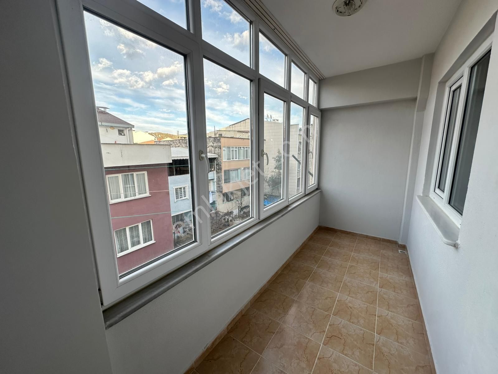 Asansörlü Çift Cephe Aydınlık Balkonlu Geniş 2+1 Kiralık Daire - Görsel 16