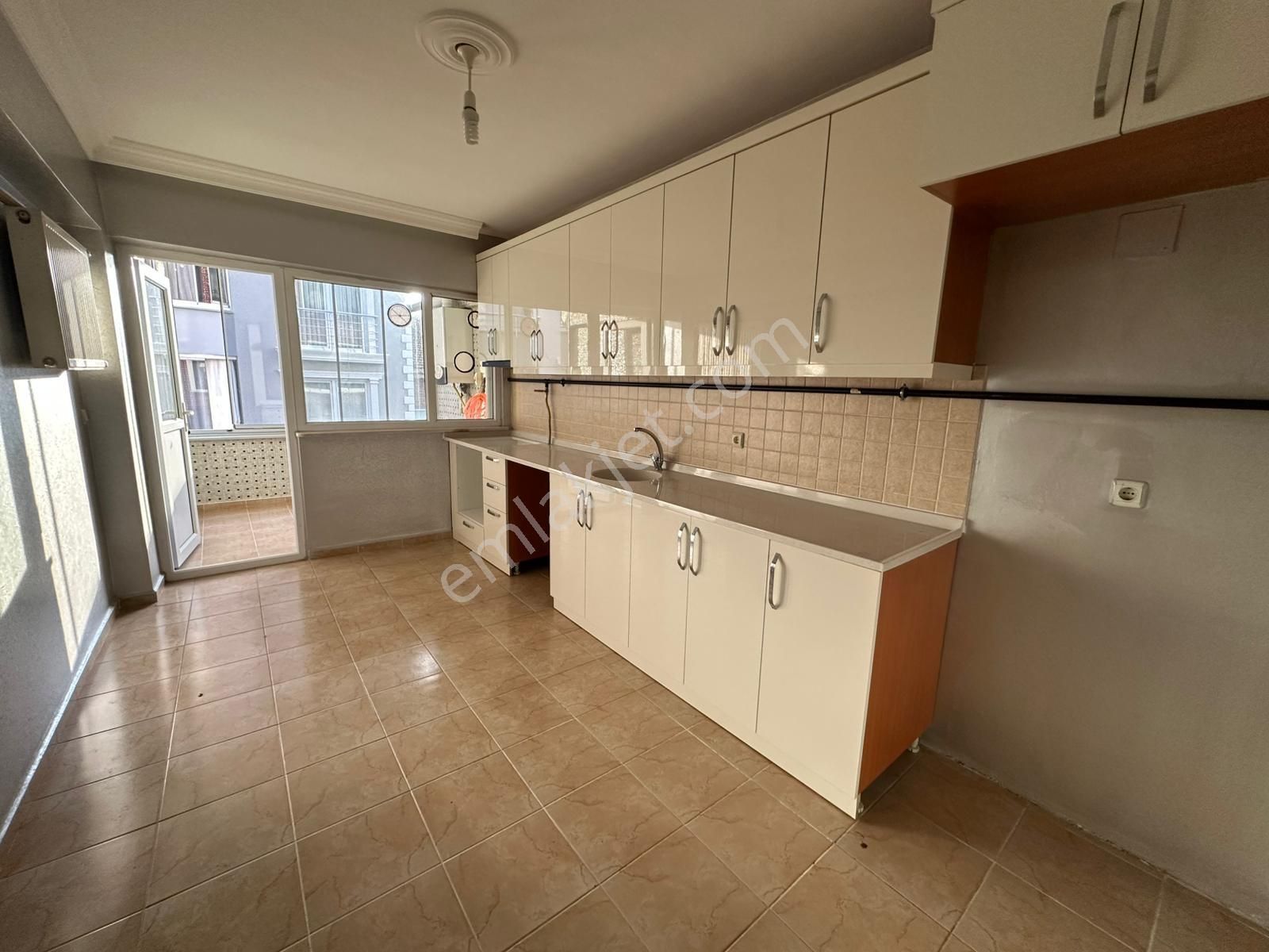 Asansörlü Çift Cephe Aydınlık Balkonlu Geniş 2+1 Kiralık Daire