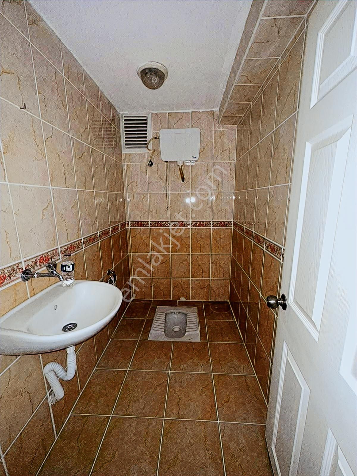 Asansörlü Çift Cephe Aydınlık Balkonlu Geniş 2+1 Kiralık Daire - Görsel 4