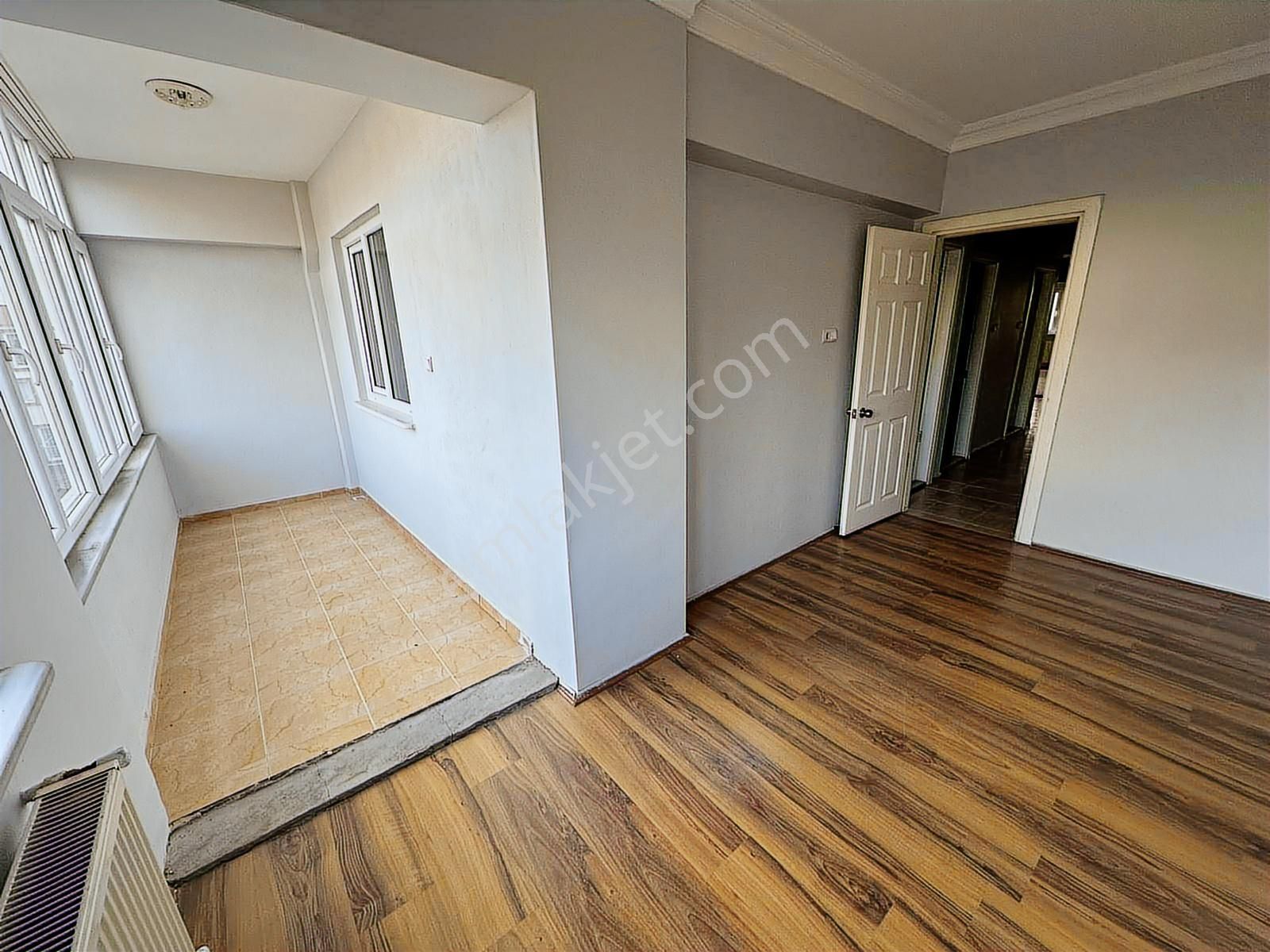 Asansörlü Çift Cephe Aydınlık Balkonlu Geniş 2+1 Kiralık Daire - Görsel 5