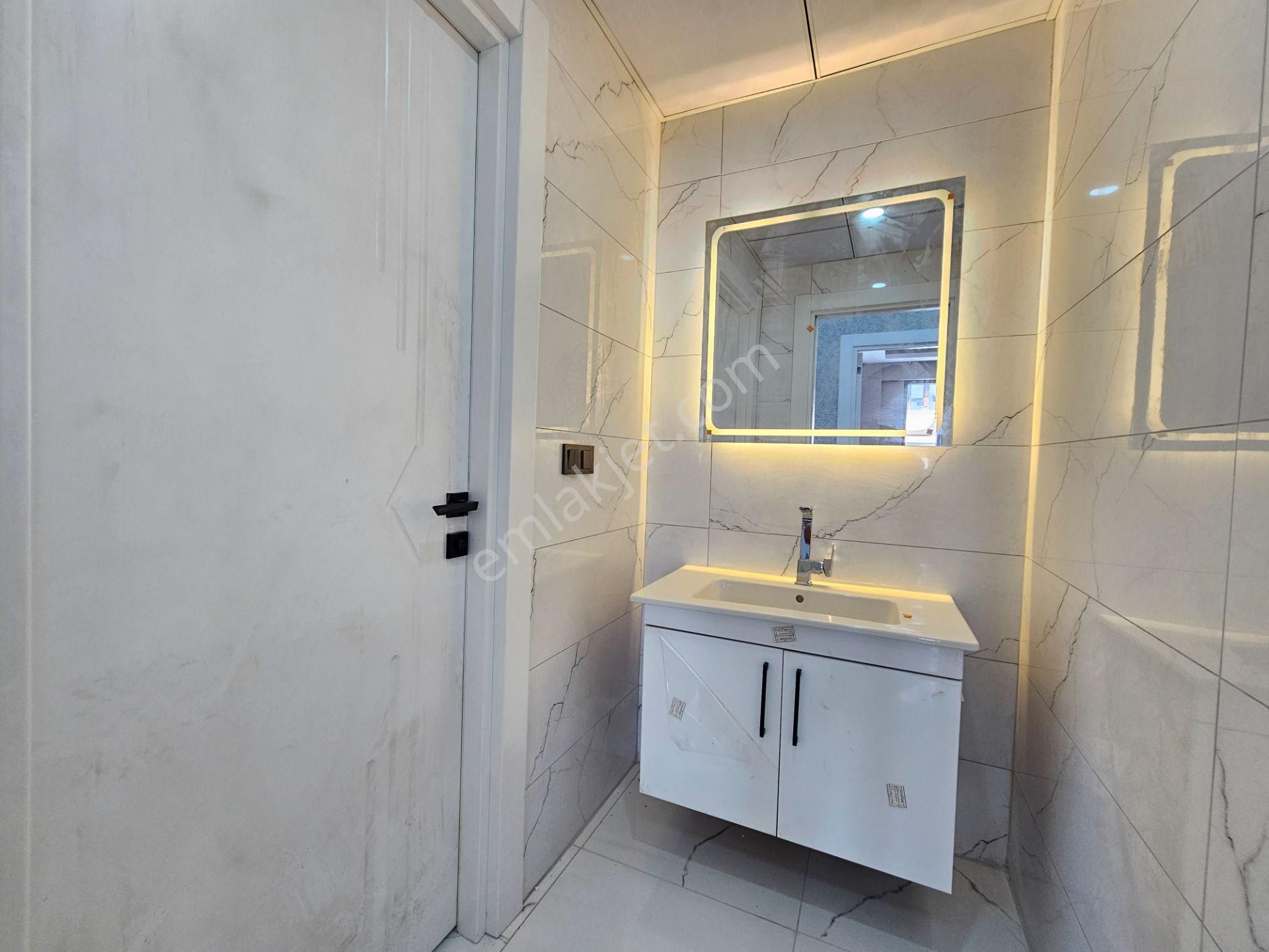 Lale Caddesi İle Osman Sultan Caddesine Yakın Müstakil Tadında Sıfır Geniş 2+1 Daire - Görsel 8