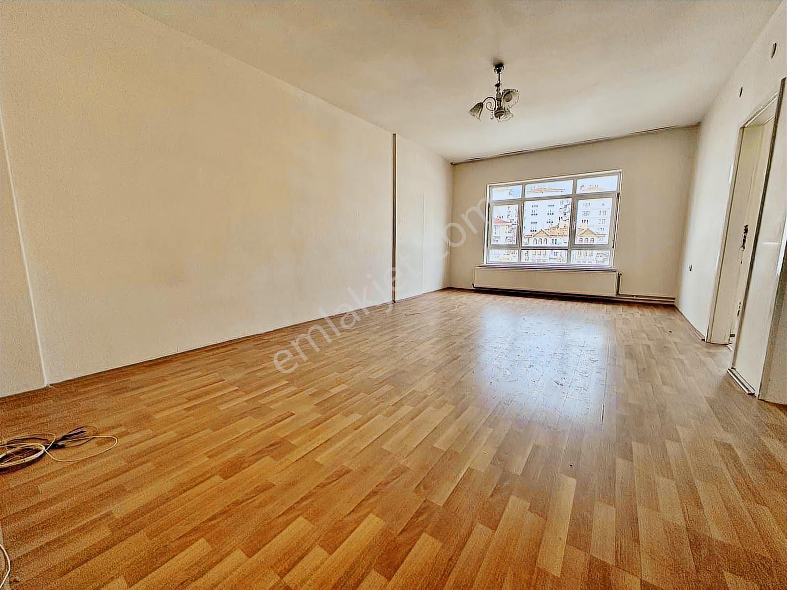 İncirli 19 Mayıs Cd. Dibinde Komple Önü Açık Manzaralı Arakat!