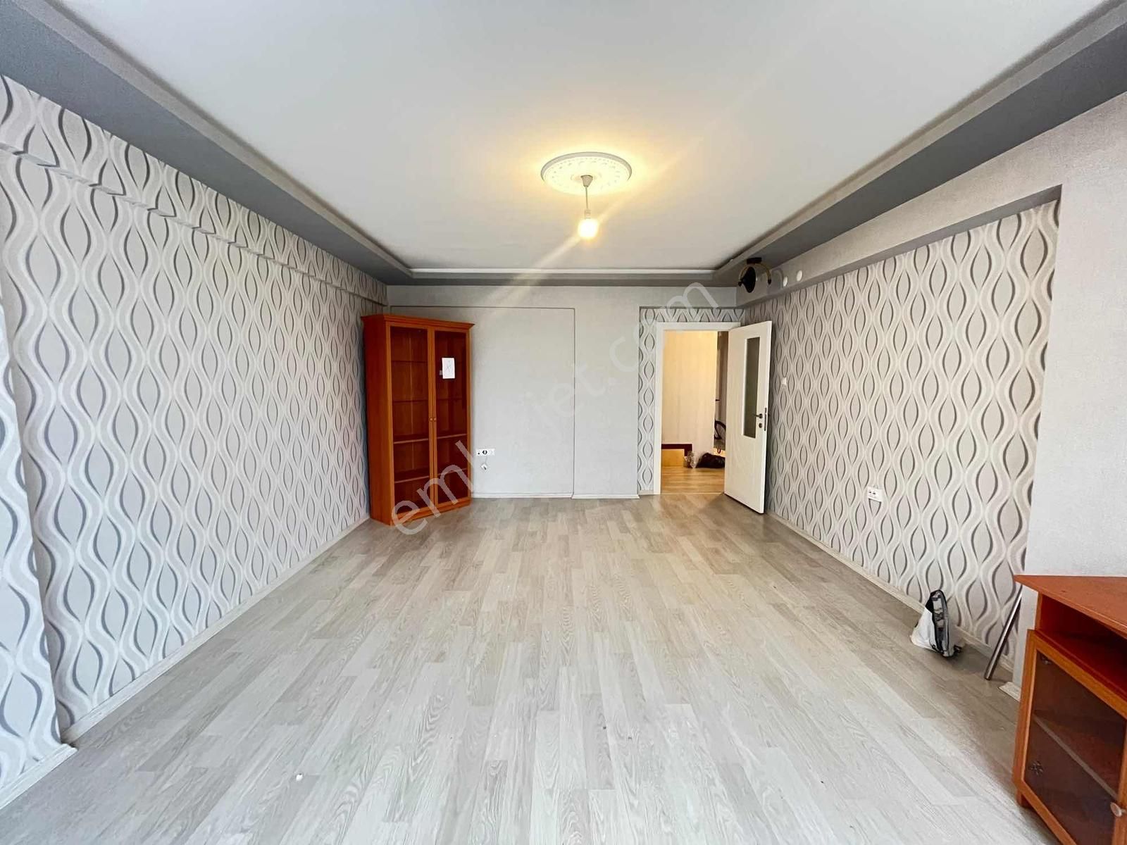 3+1 120 M2 Ful Yapılı Ara Katta Oturuma Hazır Kupon Daire !!