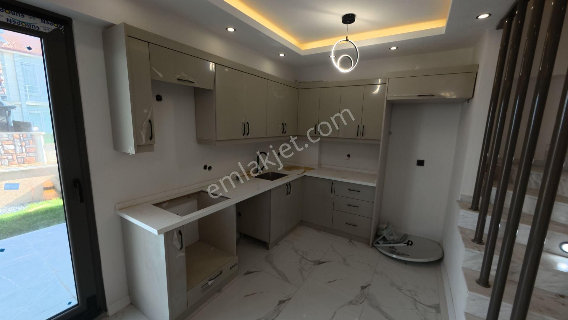 Kocaali’de Satılık 3+1 Denize Komşu Lüks Villa - Görsel 11