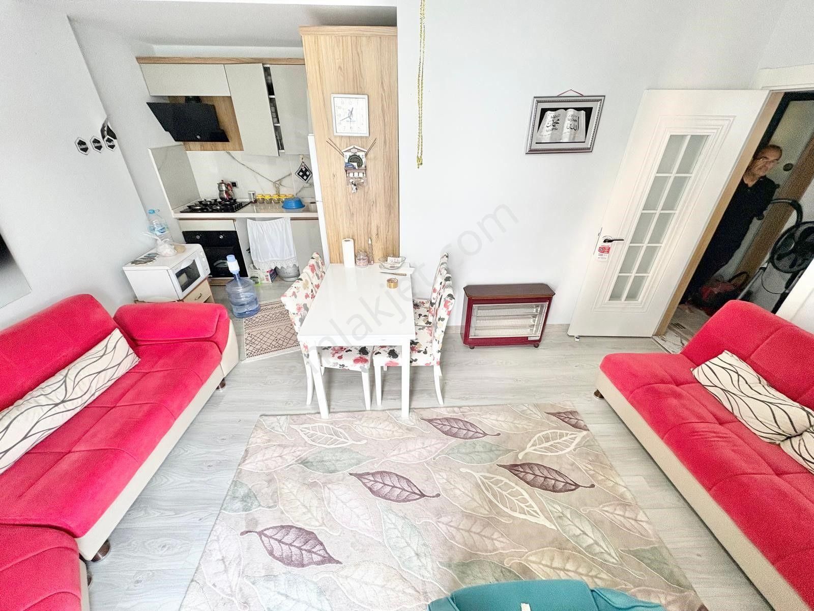 Dora Dan Altınkumda Satılık Ara Kat Kapalı Otoparklı 1+1 Daire - Görsel 5
