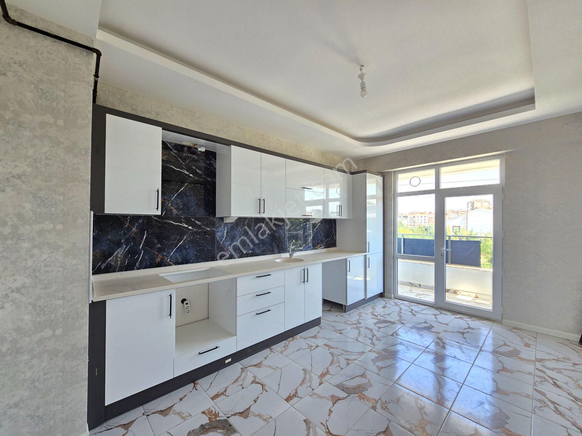 Hocacihan Mahallesinde 3+1 Kilerli Satılık Lüks Geniş Daireler