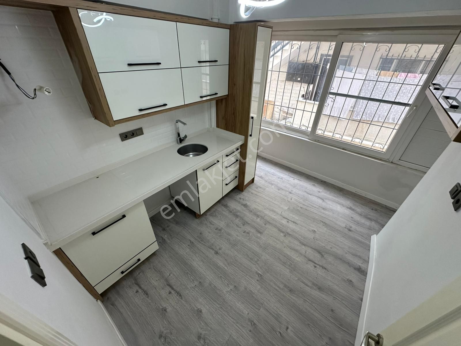 Dora,dan Akçay Da Ayrı Mutfak & Denize 100 M 2+1 Ön Cephe Daire