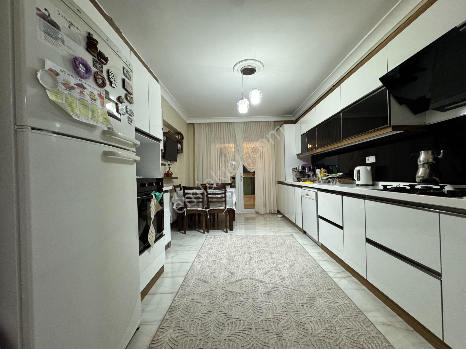 Taşcılar'dan 5.kat 4+1 G.odalı Site İçerisinde Merkezi Konumda