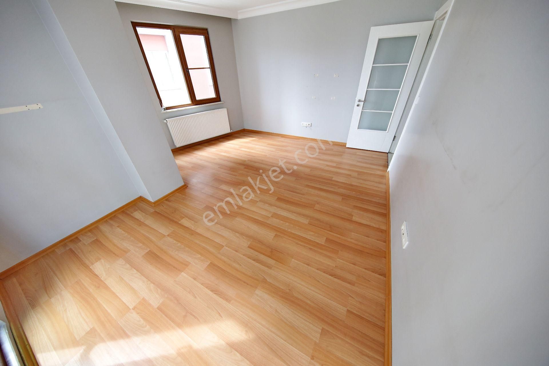 Kaçmaz'dan Küçükyalı Metroya Yakın Ara Kat Ayrı Mutfaklı Geniş 2+1 - Görsel 5