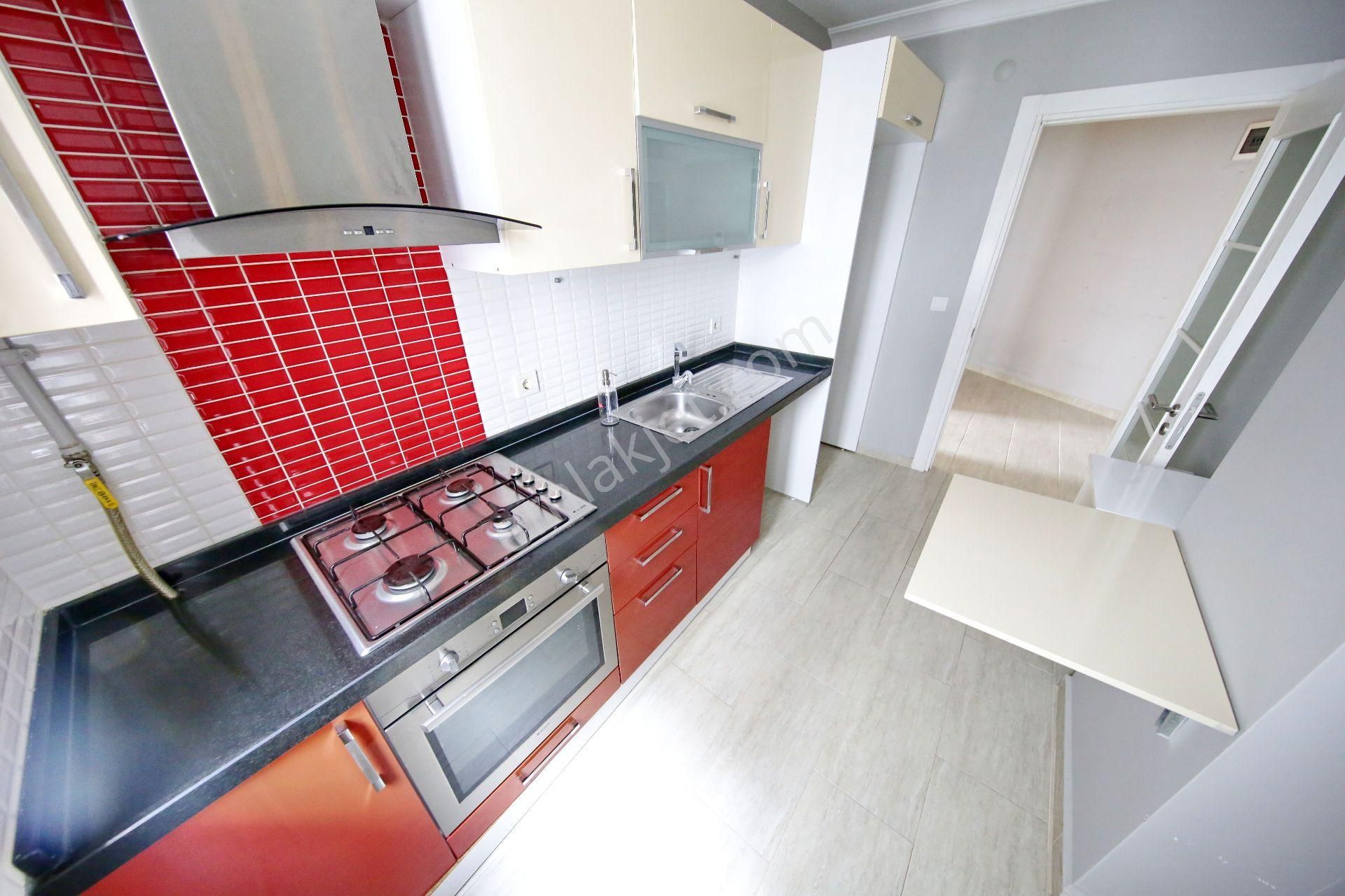 Kaçmaz'dan Küçükyalı Metroya Yakın Ara Kat Ayrı Mutfaklı Geniş 2+1 - Görsel 9