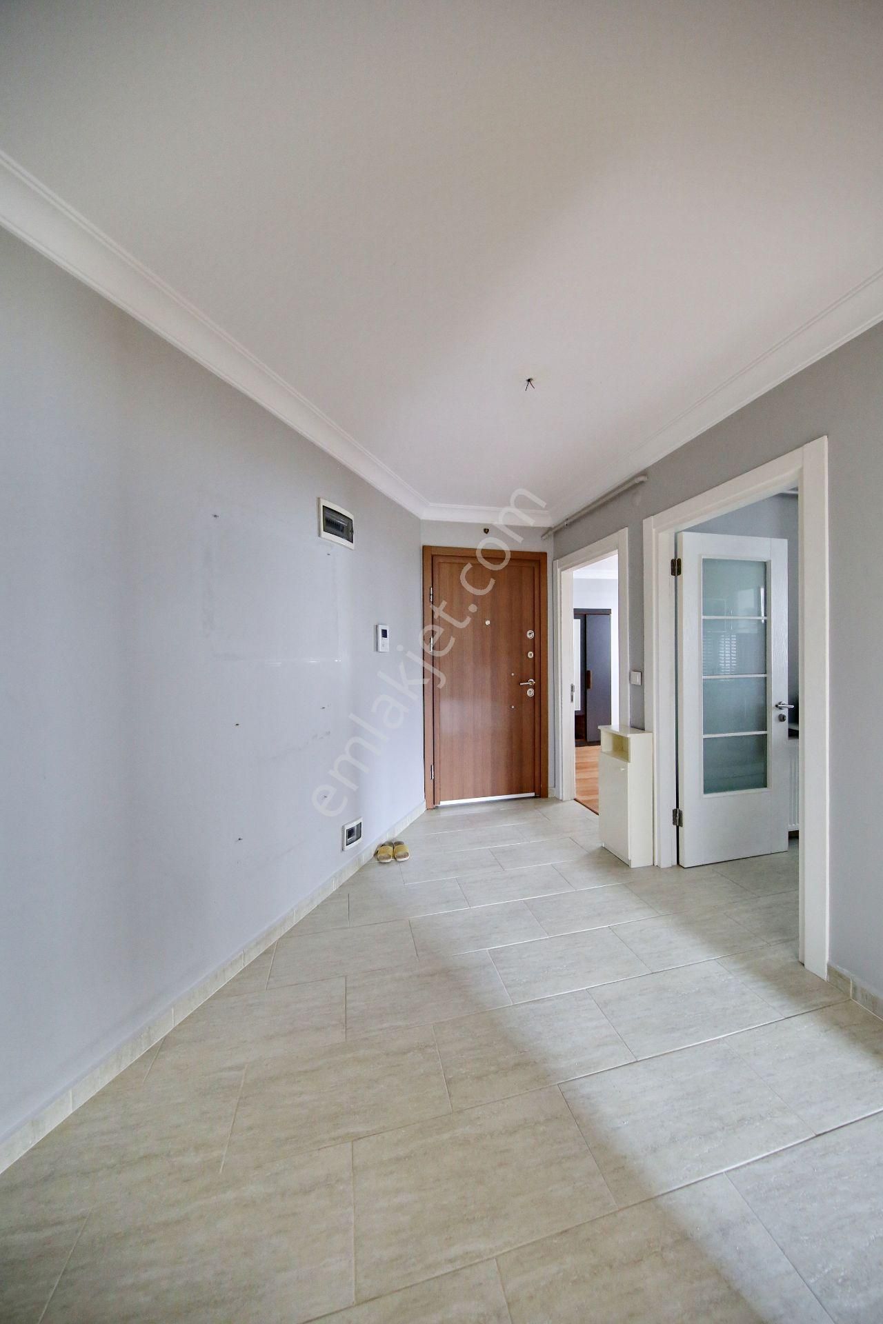 Kaçmaz'dan Küçükyalı Metroya Yakın Ara Kat Ayrı Mutfaklı Geniş 2+1 - Görsel 17