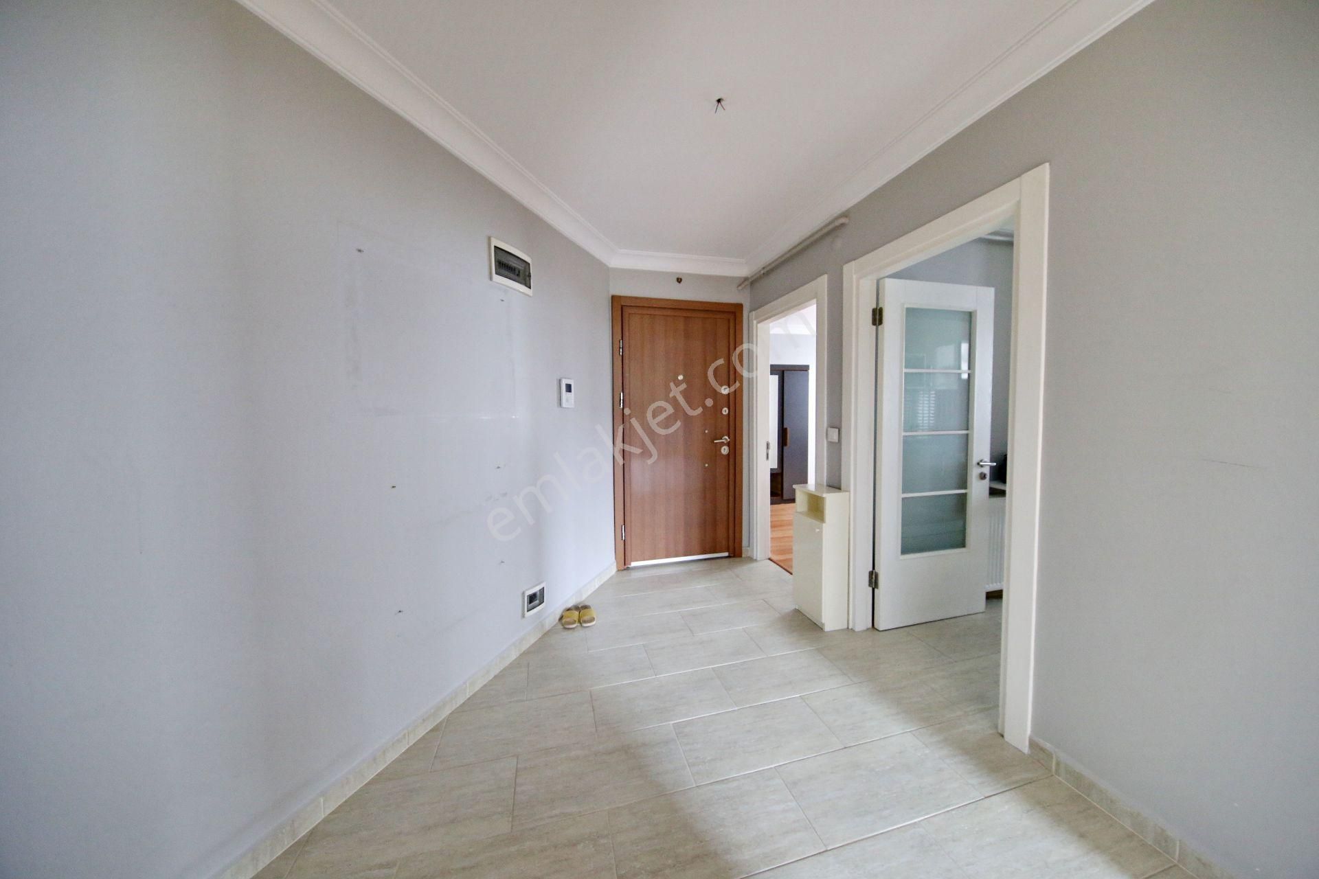 Kaçmaz'dan Küçükyalı Metroya Yakın Ara Kat Ayrı Mutfaklı Geniş 2+1 - Görsel 16