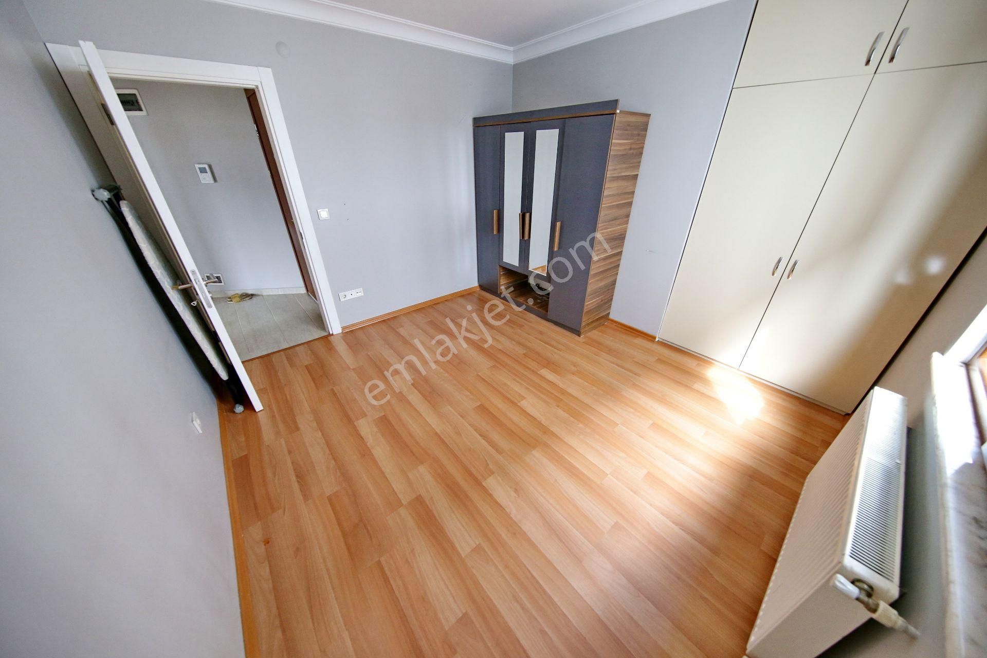 Kaçmaz'dan Küçükyalı Metroya Yakın Ara Kat Ayrı Mutfaklı Geniş 2+1 - Görsel 12