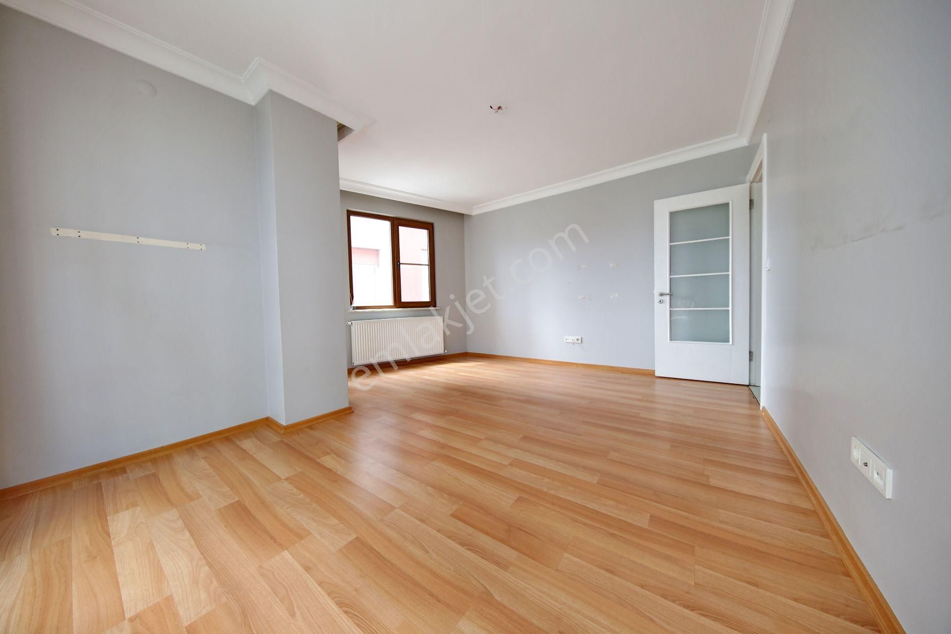 Kaçmaz'dan Küçükyalı Metroya Yakın Ara Kat Ayrı Mutfaklı Geniş 2+1 - Görsel 4