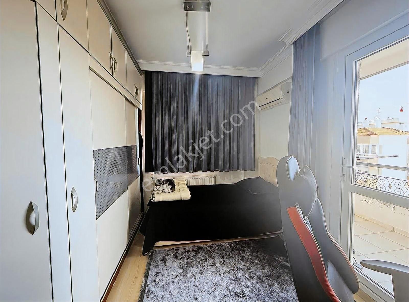 Gaziemir Etiler Caddesi 160 M2 Teraslı 3+1 Satılık Daire - Görsel 15