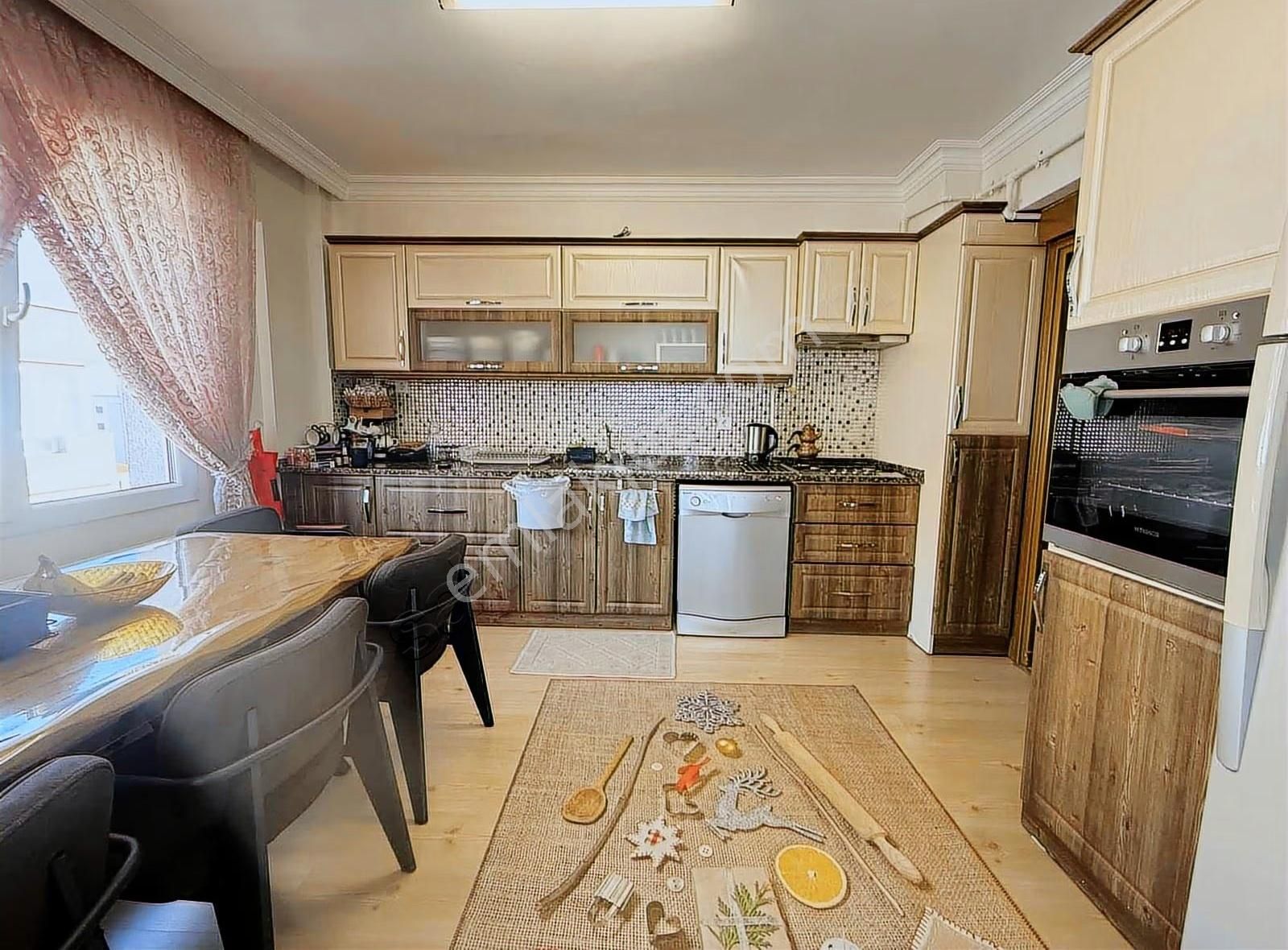 Gaziemir Etiler Caddesi 160 M2 Teraslı 3+1 Satılık Daire - Görsel 12