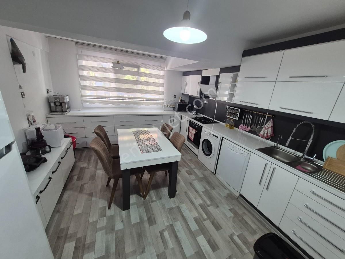 Kuşadası Plaja 200metrede Full Tadilatlı Ve Eşyalı Satılık - Görsel 4