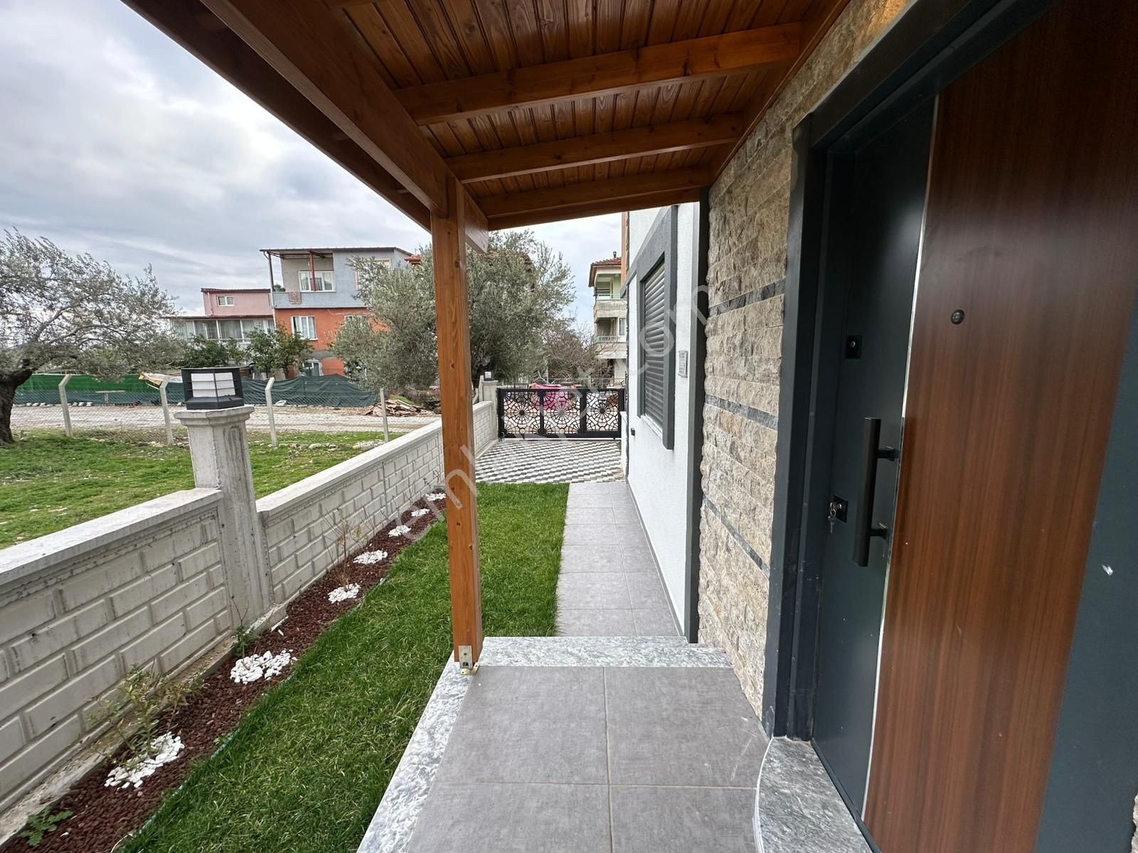 Dora Dan Akçay Kızılkeçili De Bahçeli Sıfır 3+1 Lüx Villa - Görsel 12