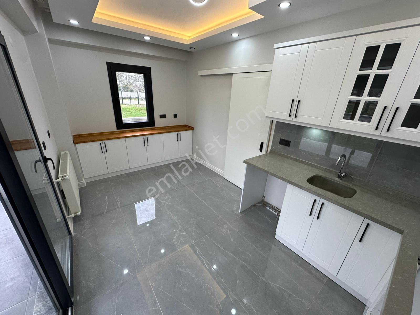 Dora Dan Akçay Kızılkeçili De Bahçeli Sıfır 3+1 Lüx Villa - Görsel 16