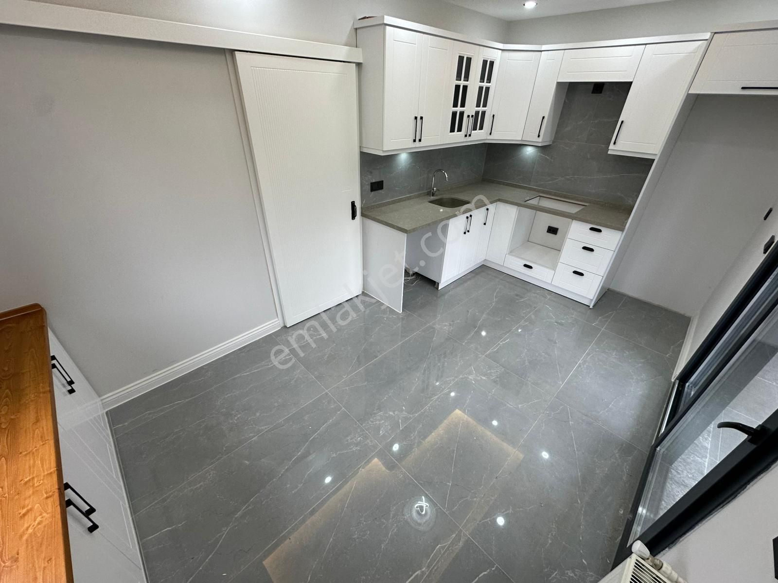 Dora Dan Akçay Kızılkeçili De Bahçeli Sıfır 3+1 Lüx Villa - Görsel 7