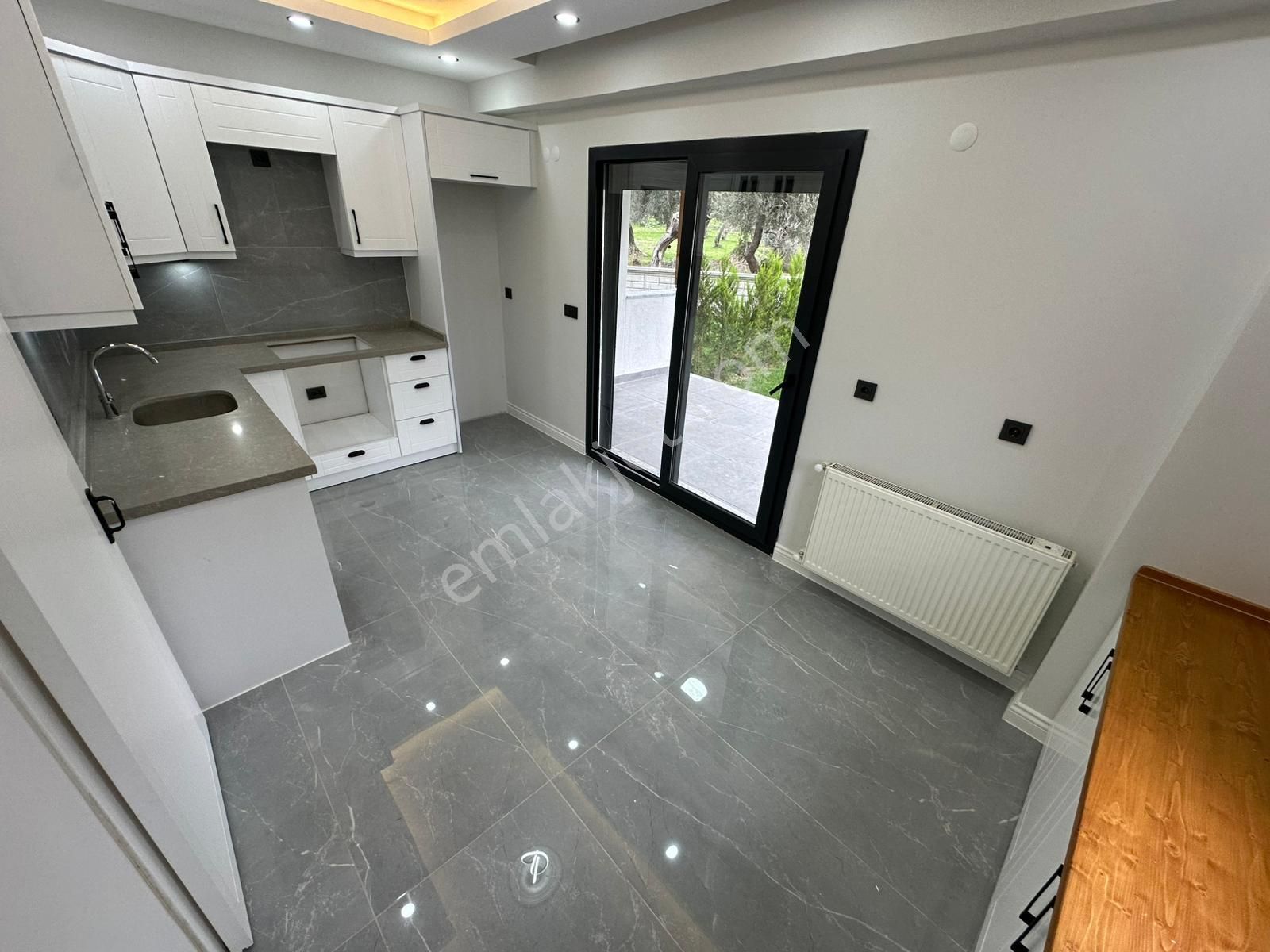 Dora Dan Akçay Kızılkeçili De Bahçeli Sıfır 3+1 Lüx Villa - Görsel 8