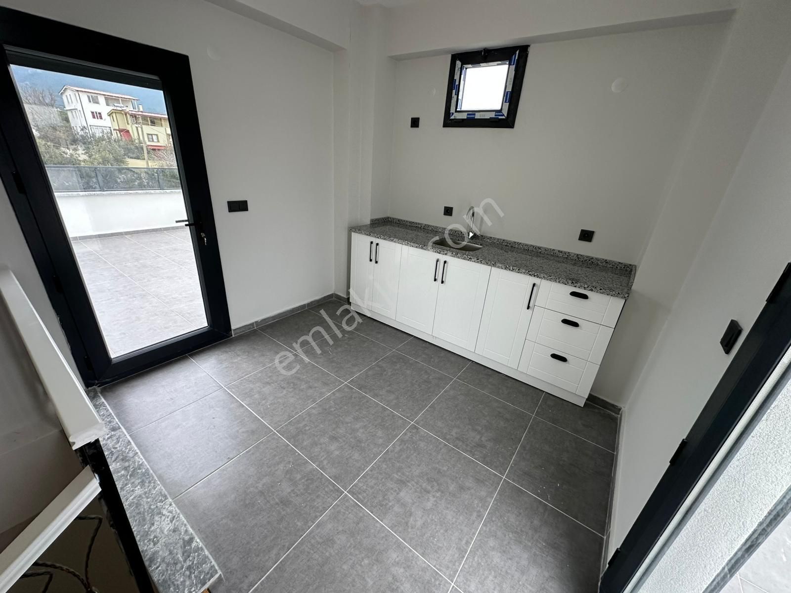 Dora Dan Akçay Kızılkeçili De Bahçeli Sıfır 3+1 Lüx Villa - Görsel 32