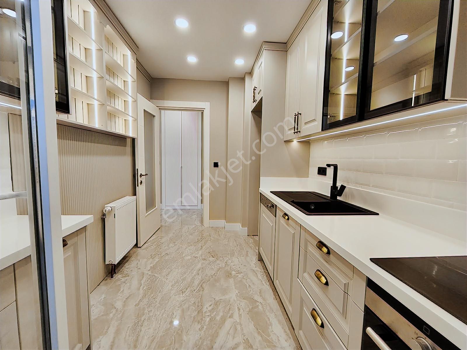 Erenköy'de 3+1 Balkonlu 130m2 Ebeveynli 7/24 Güvenlikli Sitede - Görsel 5