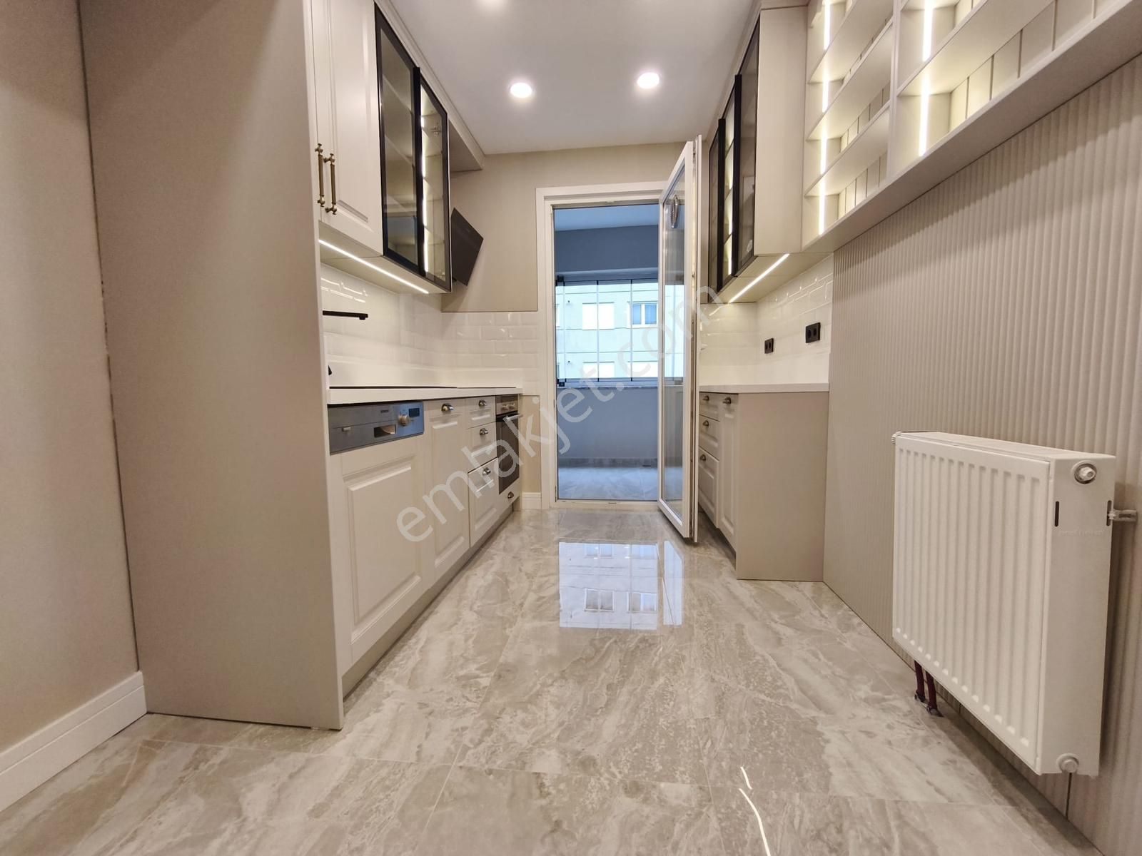 Erenköy'de 3+1 Balkonlu 130m2 Ebeveynli 7/24 Güvenlikli Sitede - Görsel 2