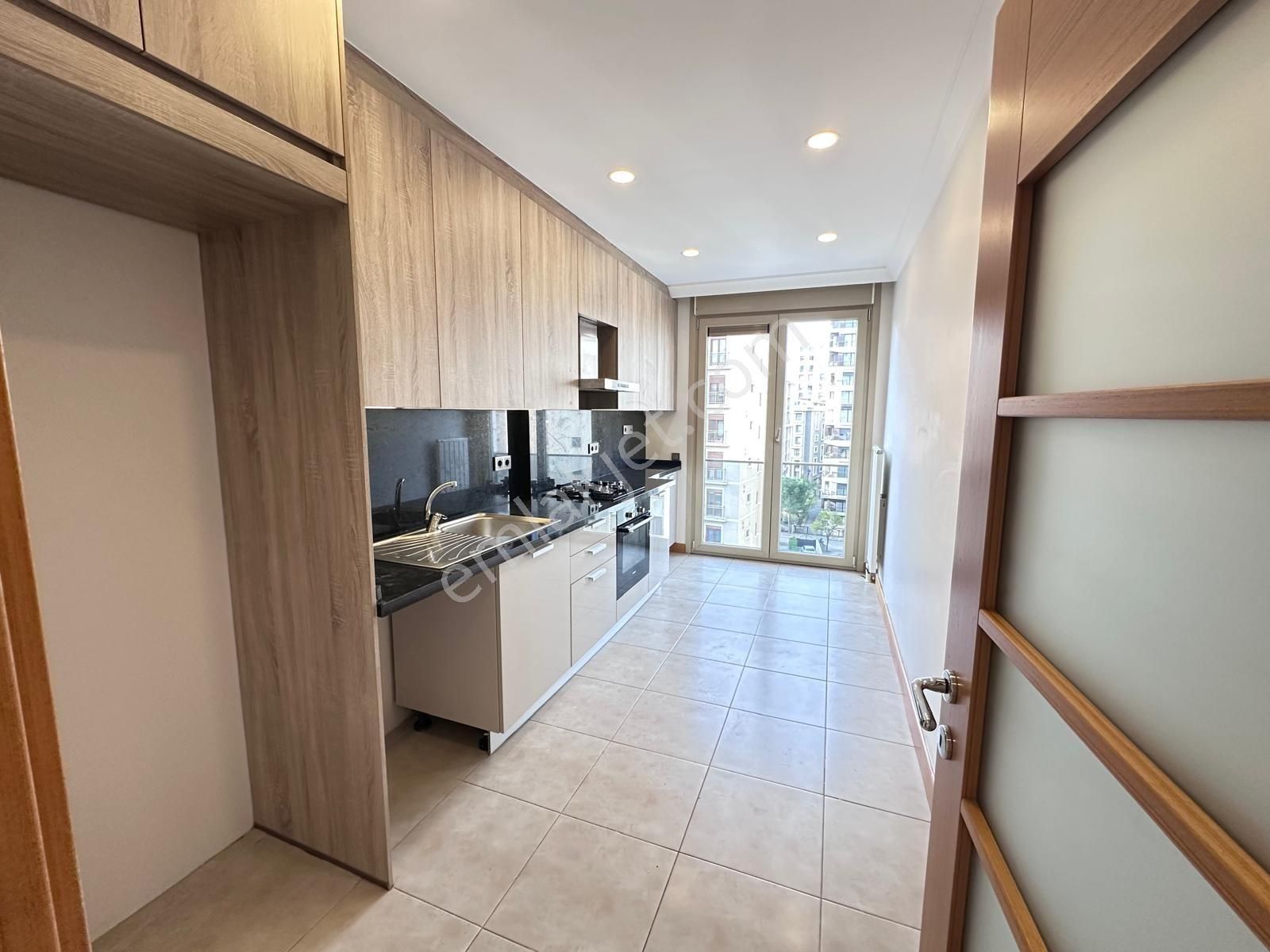 Suadiyede Caddeye Yakın 3+1 Prestijli Binada 7 Yıllık Masrafsız - Görsel 22