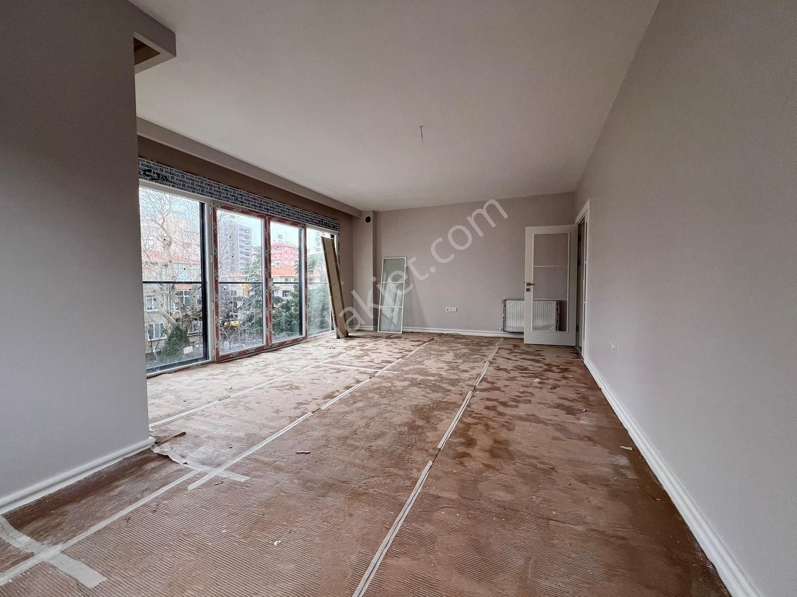 Erenköy Merkezde 100m² Net Balkonlu Sıfır Ara Kat Ebeveynli - Görsel 8