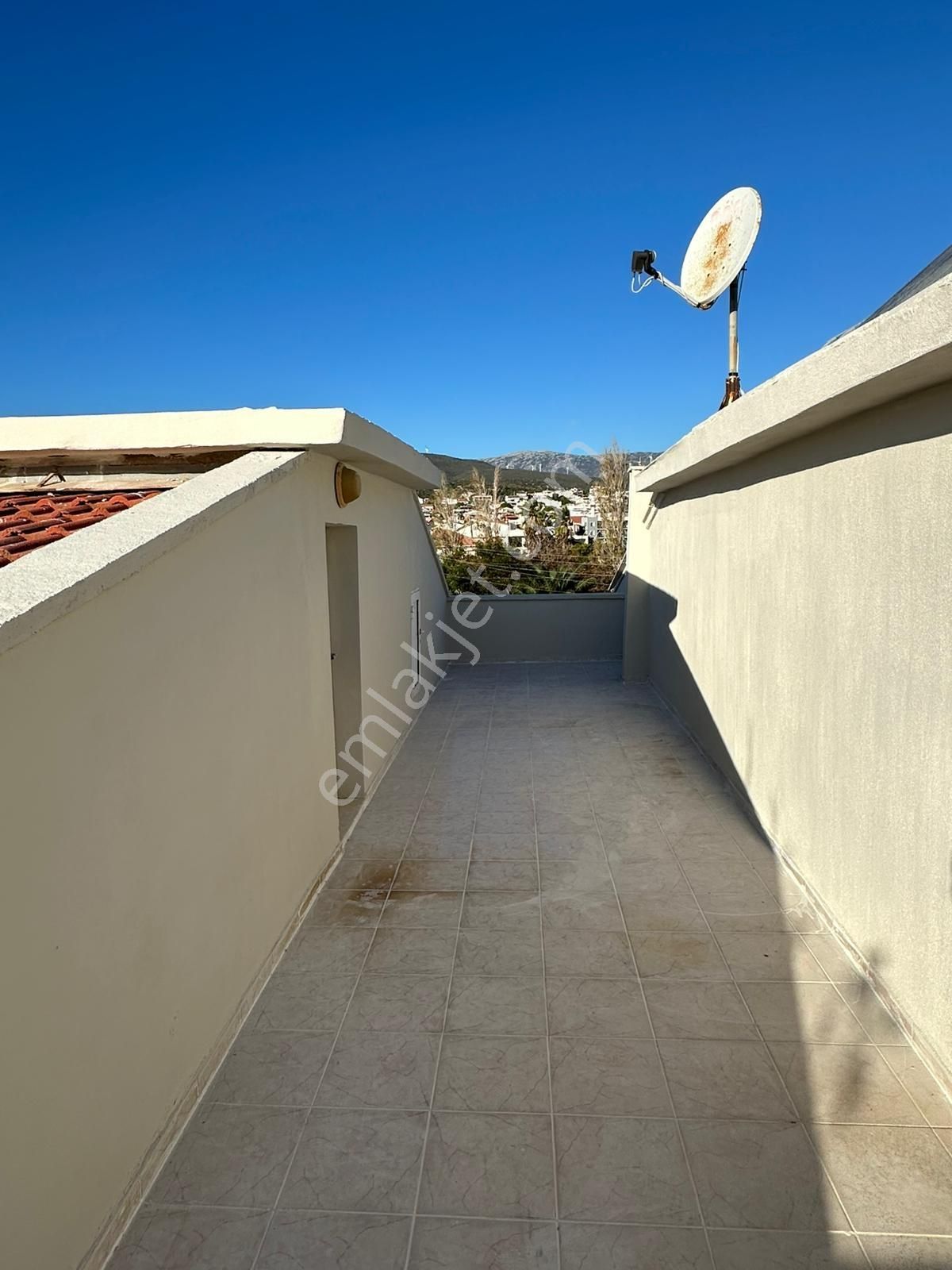 Mordoğan Emlaktan Merkezde Denize 50mt 3+1 Satılık Kupon Yazlık - Görsel 24