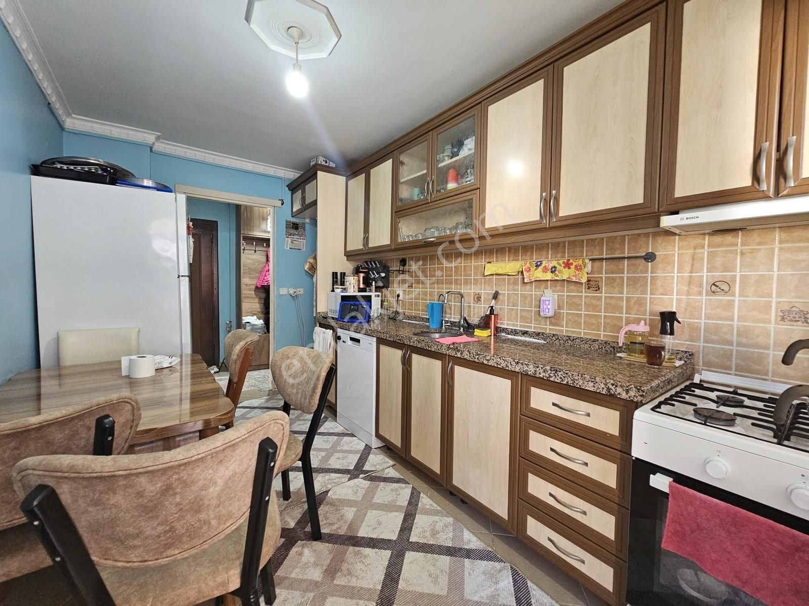 Fındıklıda Genç Az Katlı Binada Çift Wc Kombi Doğalgazlı 3+1