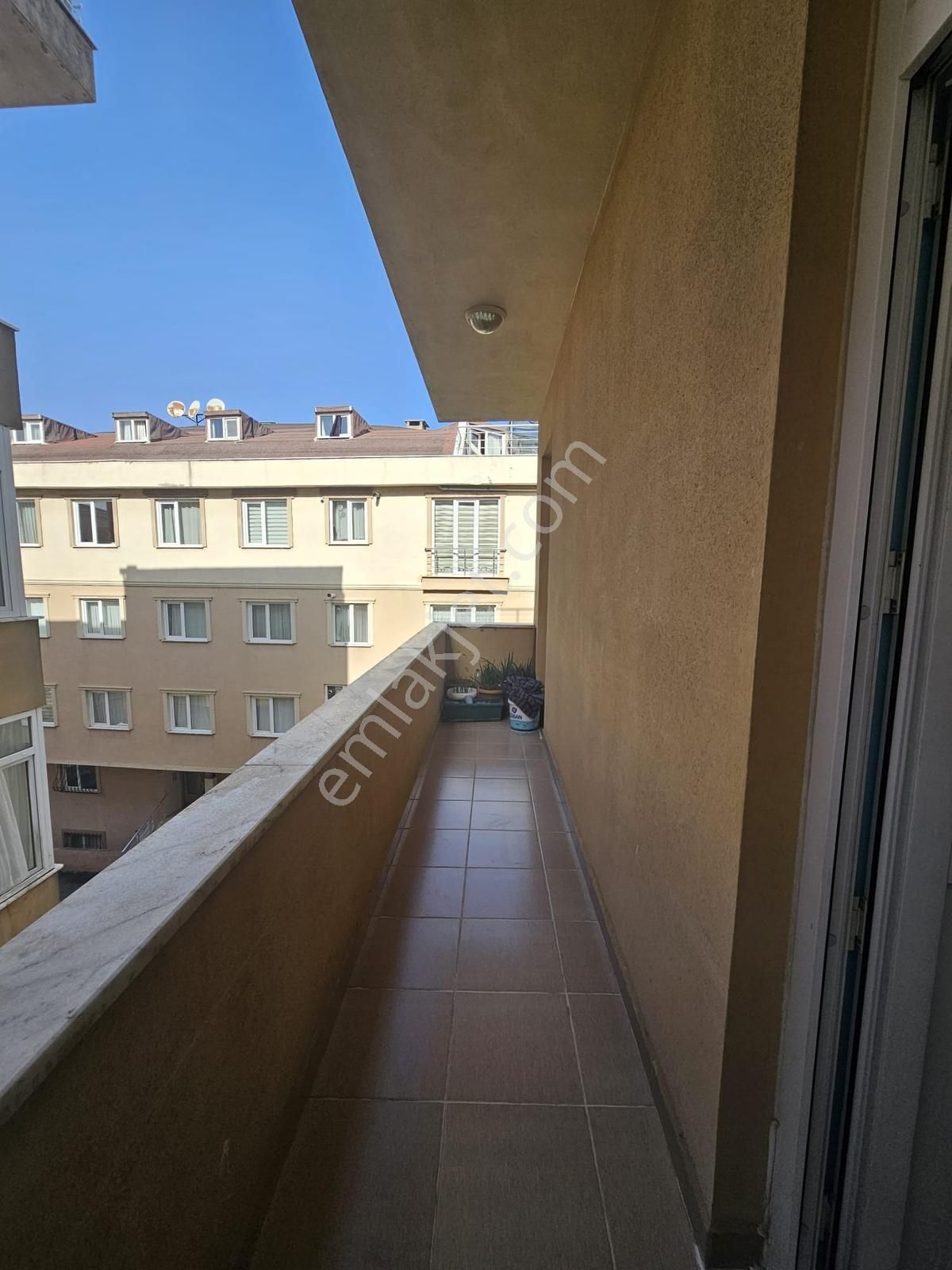 Fındıklıda Genç Az Katlı Binada Çift Wc Kombi Doğalgazlı 3+1 - Görsel 4