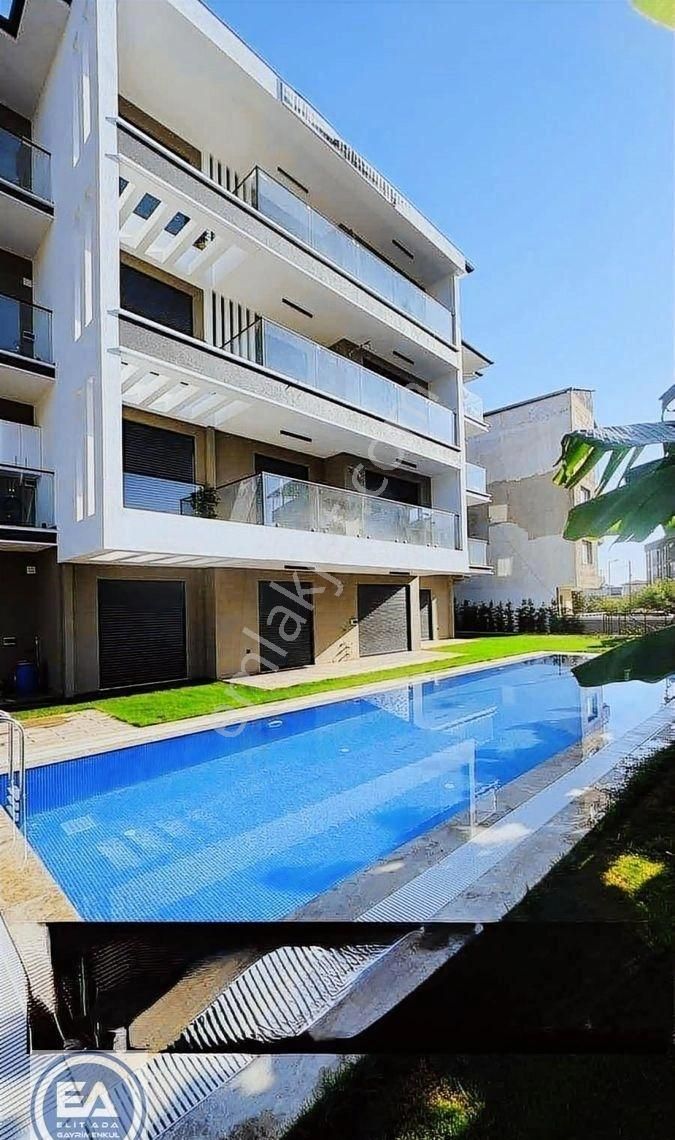 Davutlar'da Havuzlu Sıte Içerısınde 2 + 1 Genış Daıre