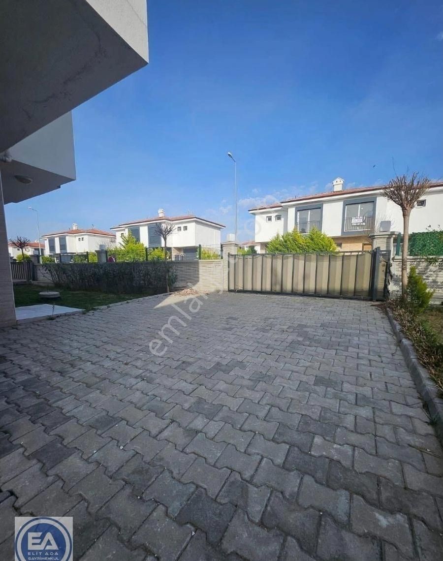 Kuşadası Davutlar Bölgesinde Satılık Havuzlu Site İçinde 3+1 Vil - Görsel 2