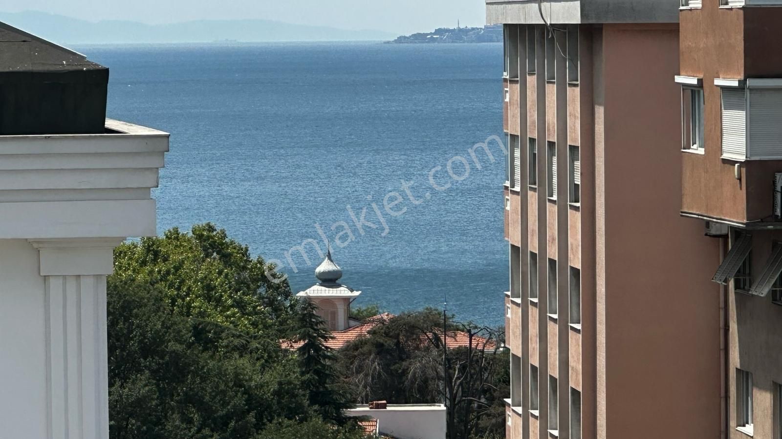 Poyraz'dan Caddebostan Sahilde Katta Tek Deniz Manzaralı 3+1