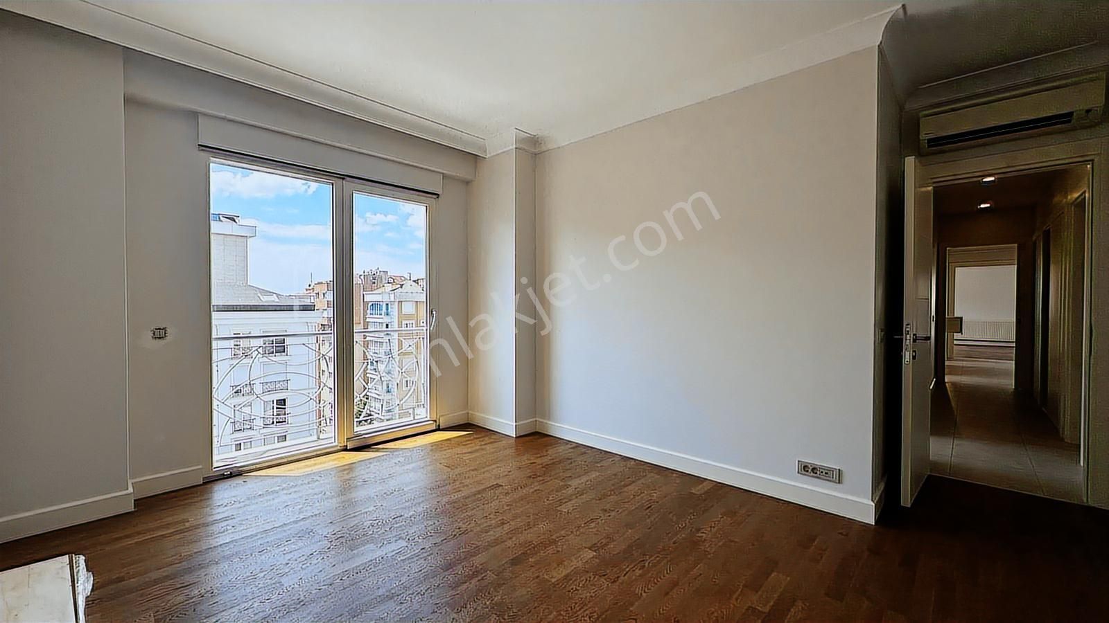 Poyraz'dan Caddebostan Sahilde Katta Tek Deniz Manzaralı 3+1 - Görsel 32