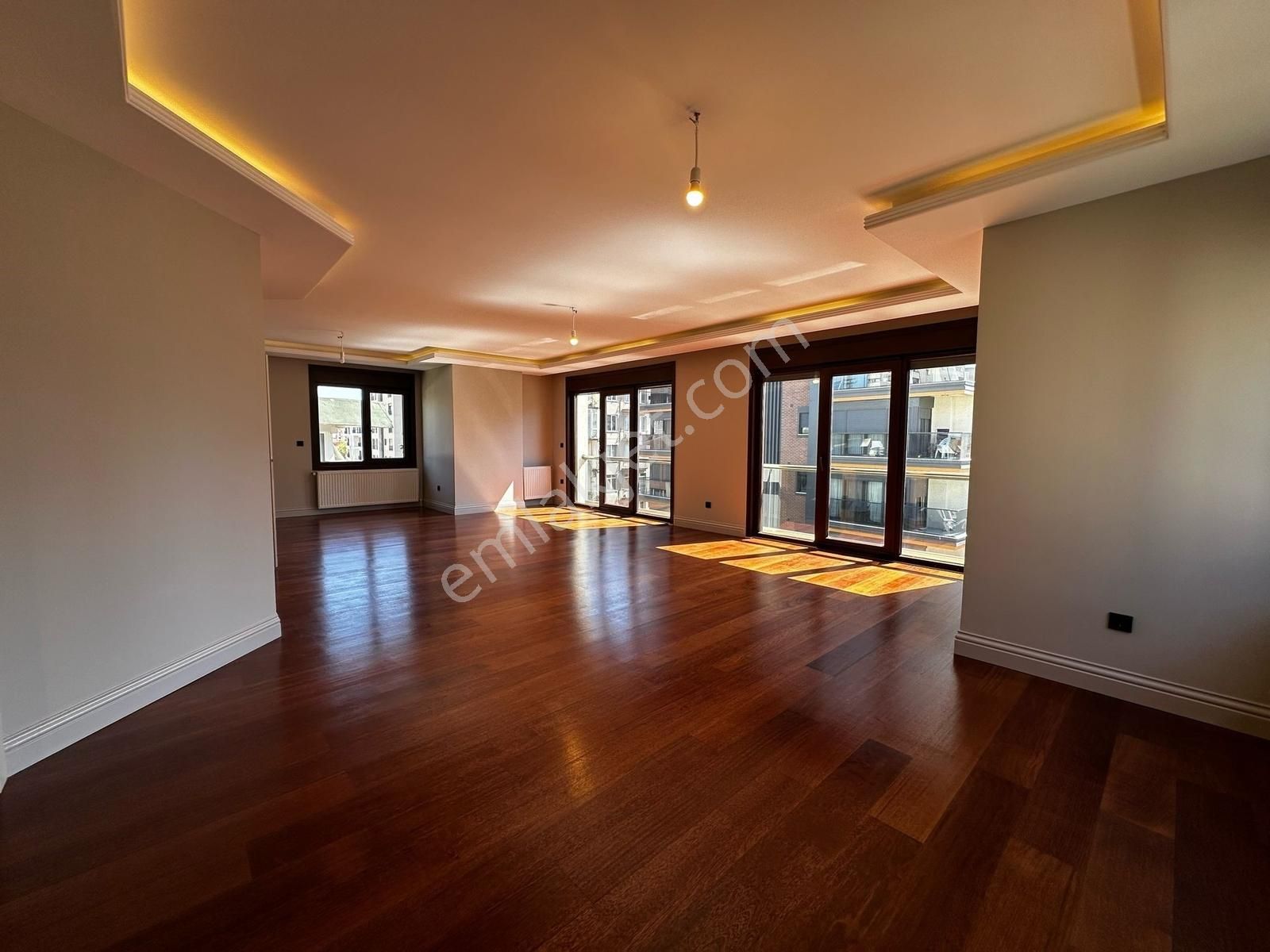 Poyraz'dan Göztepede Mimari Dekorasyonlu Katta Tek 220 M2 4+1 - Görsel 13