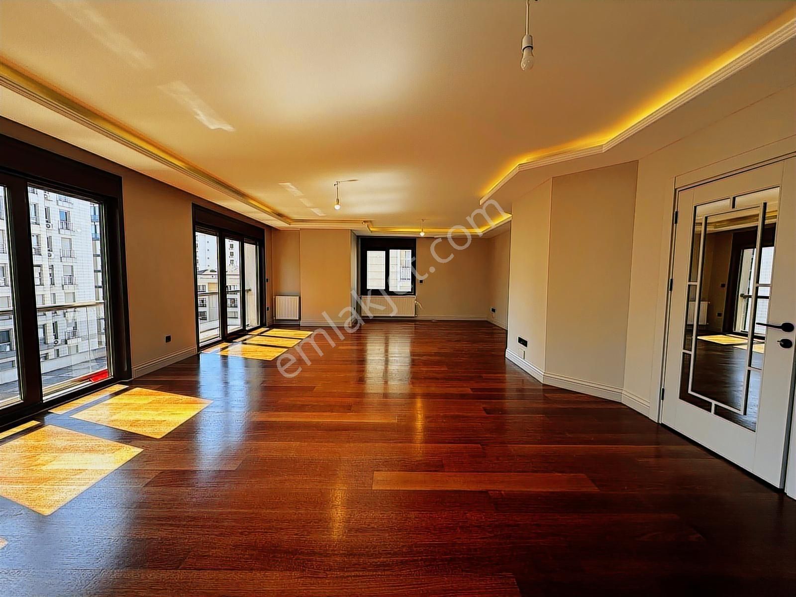 Poyraz'dan Göztepede Mimari Dekorasyonlu Katta Tek 220 M2 4+1 - Görsel 27