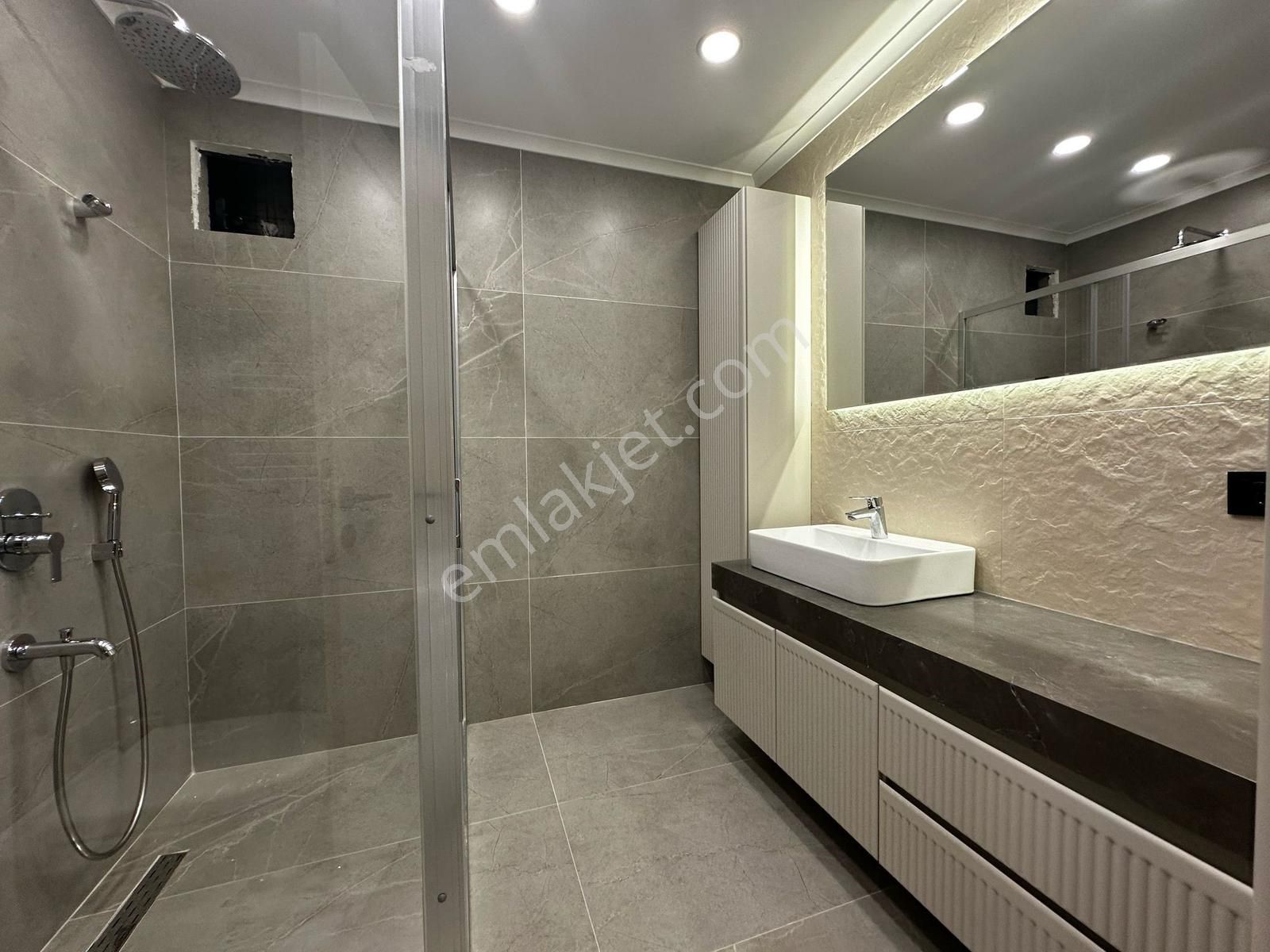 Poyraz'dan Göztepede Mimari Dekorasyonlu Katta Tek 220 M2 4+1 - Görsel 32