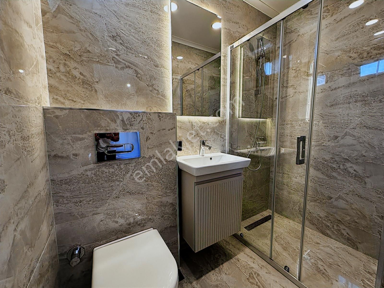 Poyraz'dan Göztepede Mimari Dekorasyonlu Katta Tek 220 M2 4+1 - Görsel 15