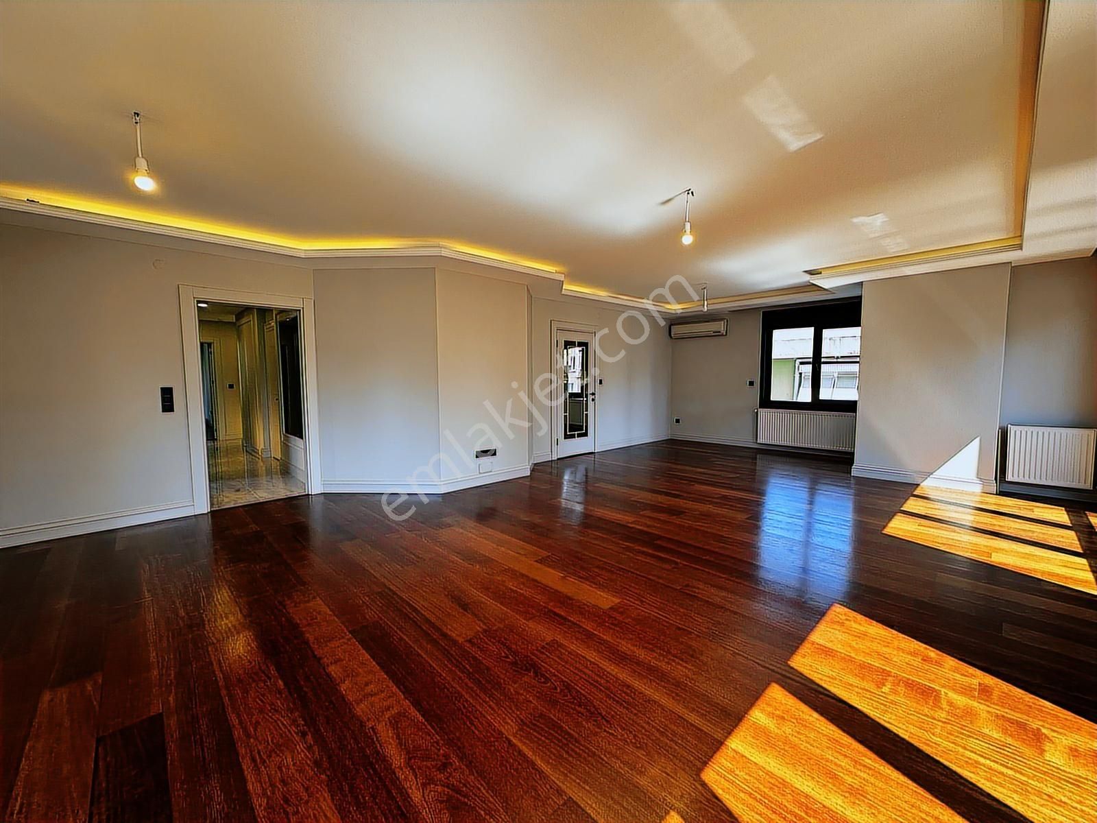 Poyraz'dan Göztepede Mimari Dekorasyonlu Katta Tek 220 M2 4+1 - Görsel 8